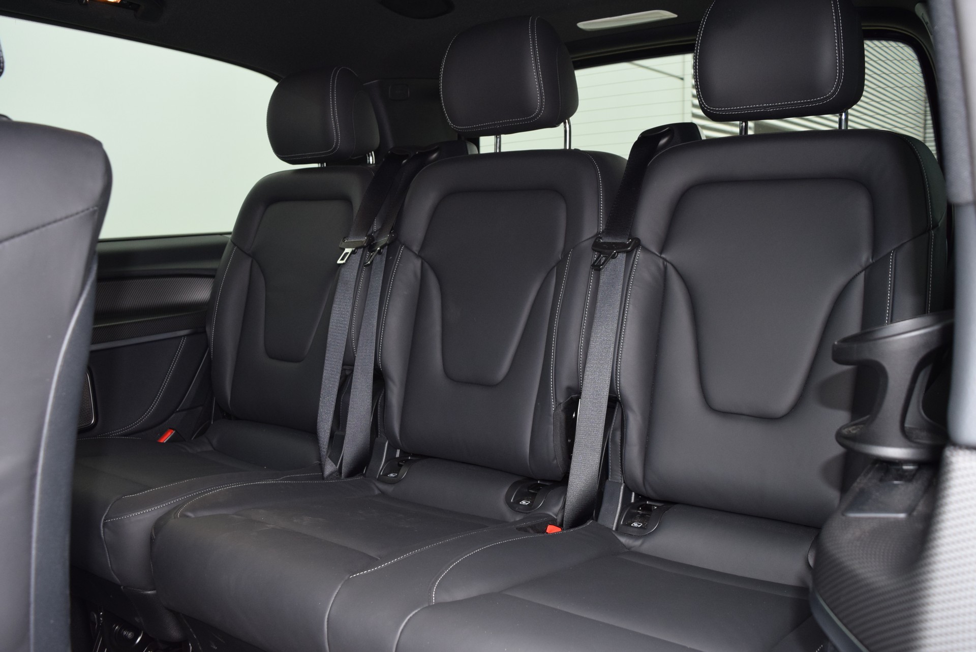 MERCEDES-BENZ V 300 d lang Swiss Edition 9G-Tronic-image-7