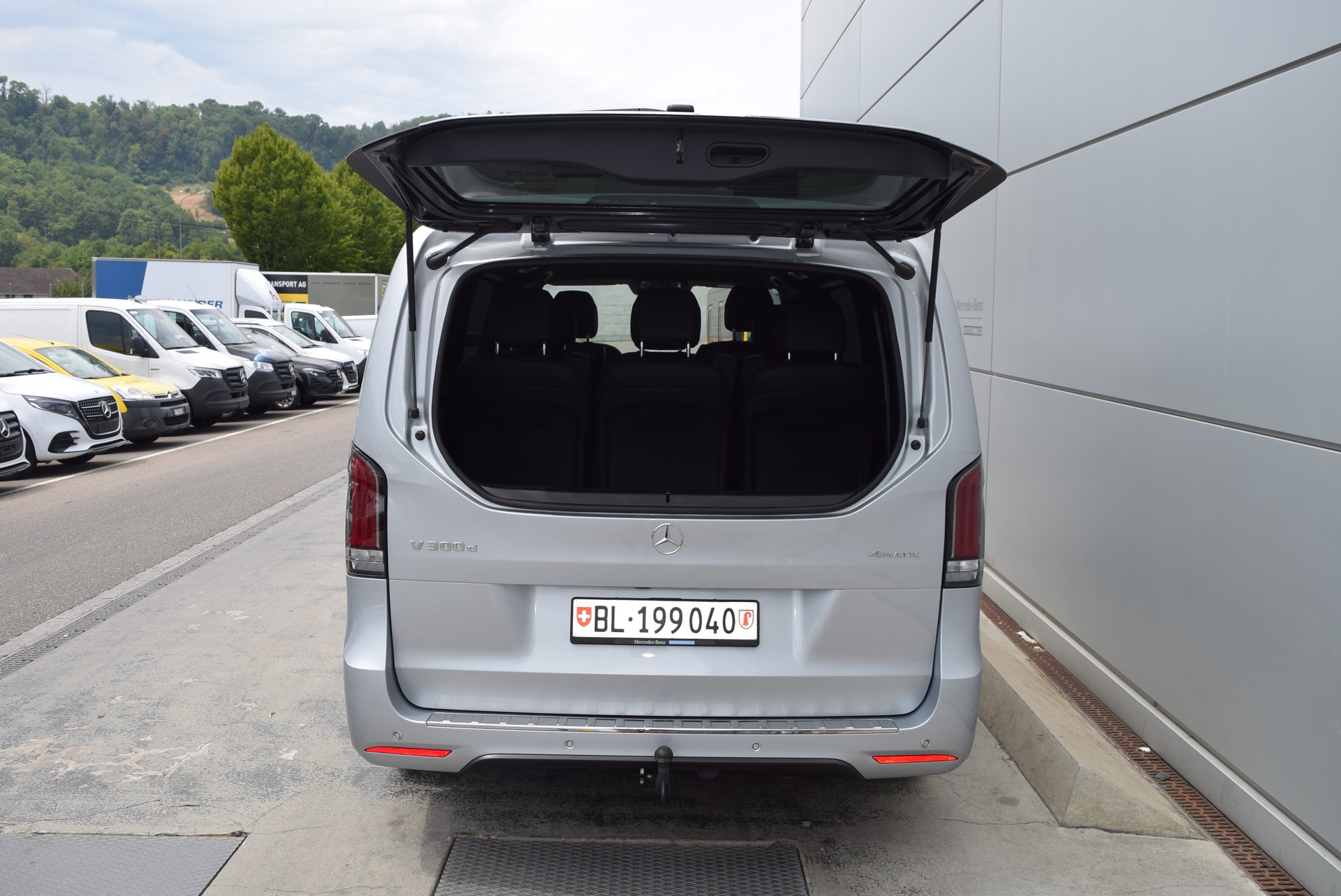 MERCEDES-BENZ V 300 d lang Swiss Edition 9G-Tronic-image-5