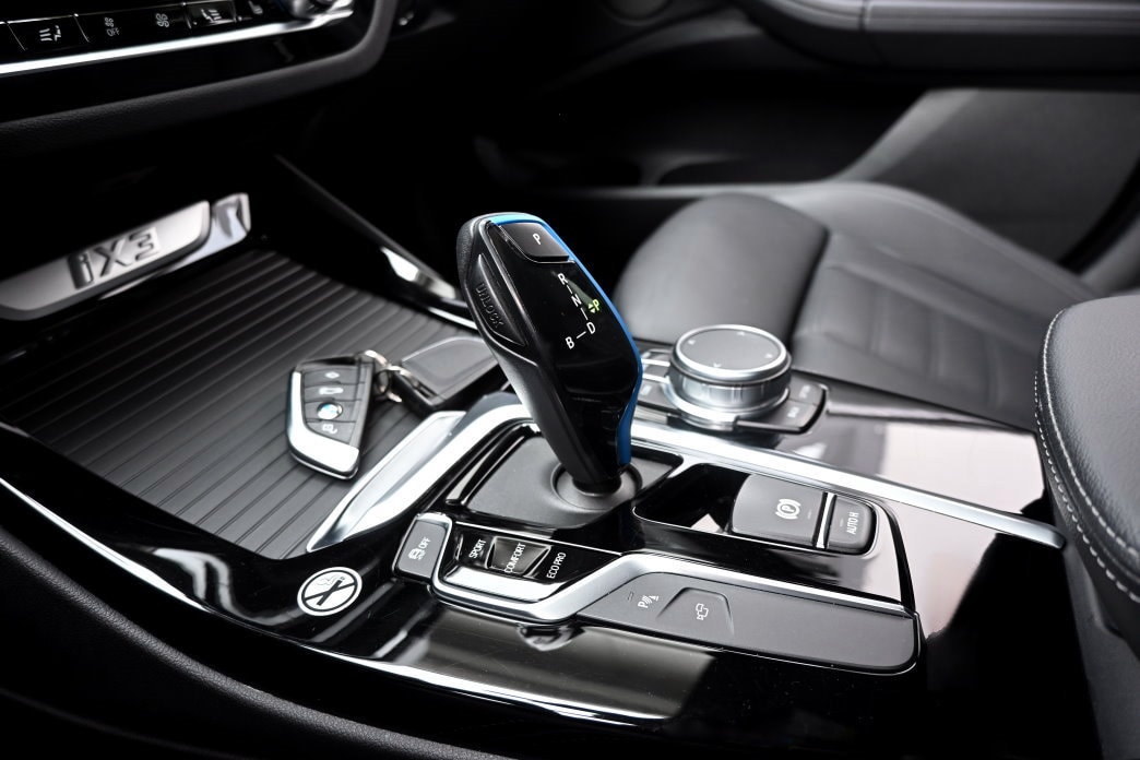 BMW iX3 Impressive-image-9