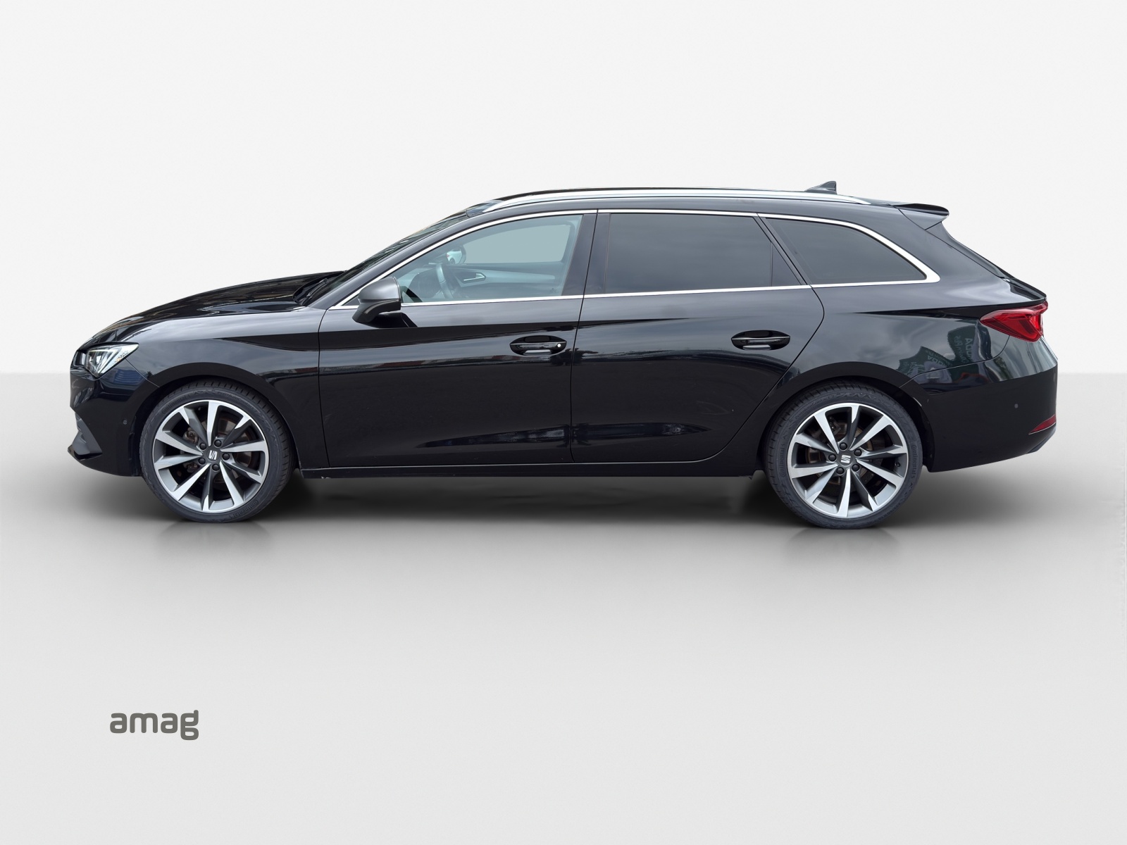 SEAT Leon ST 1.5 Eco TSI Hola FR-image-1