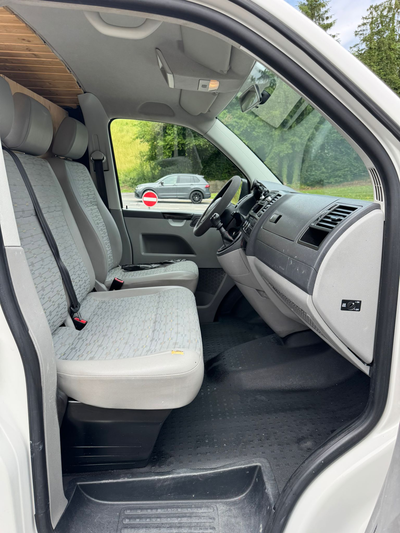 VW T5 2.0 TDI Camper-image-9