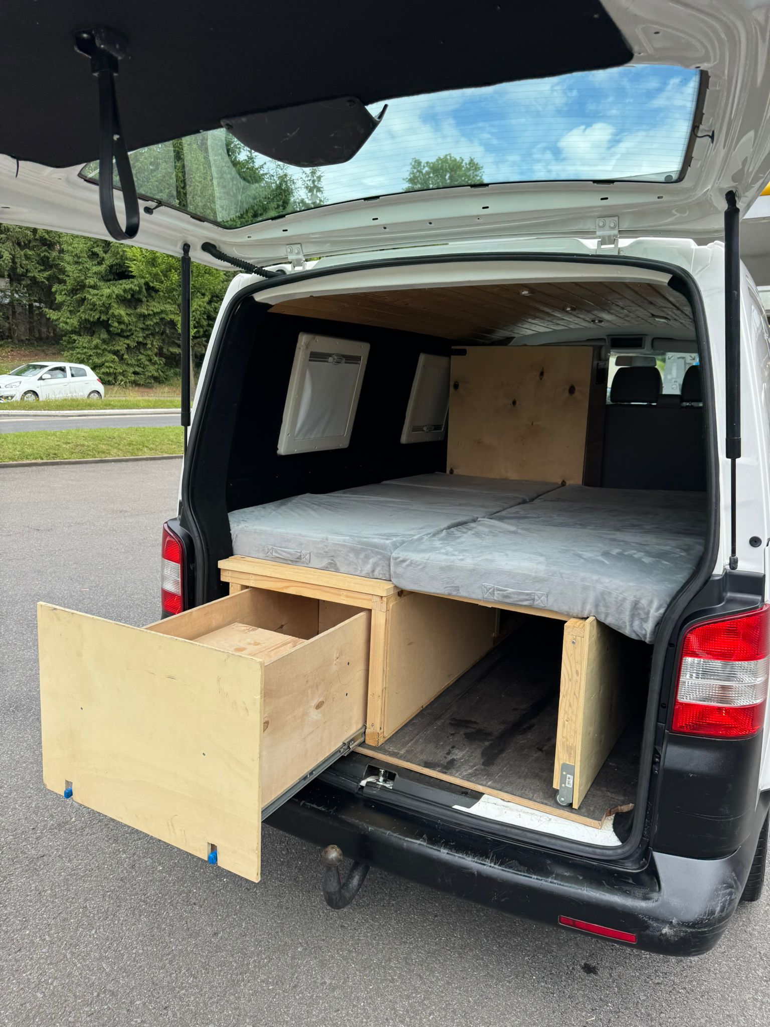 VW T5 2.0 TDI Camper-image-10