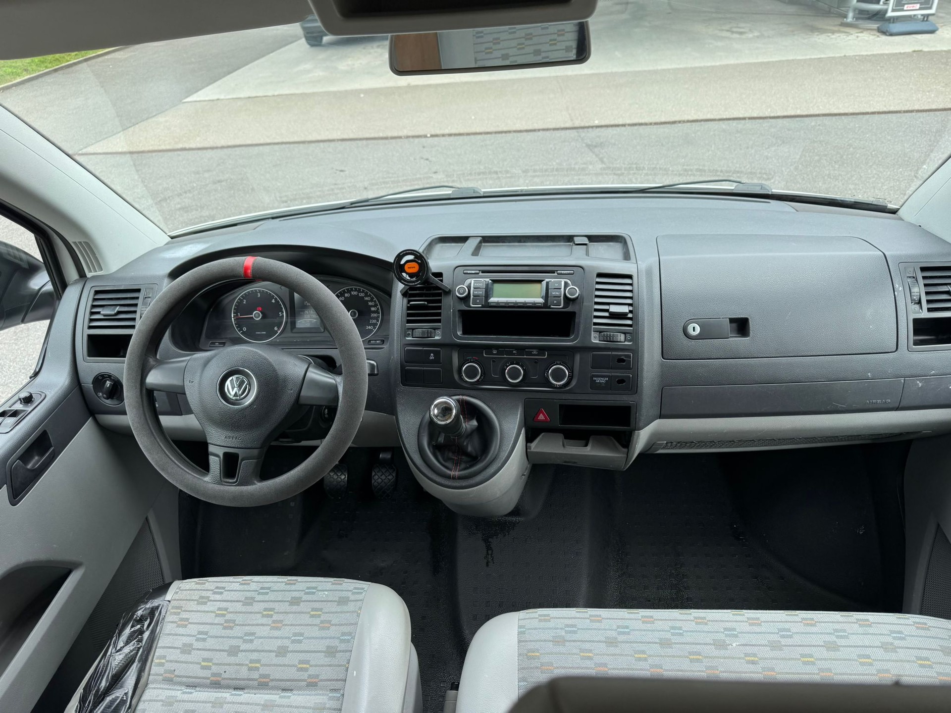 VW T5 2.0 TDI Camper-image-7