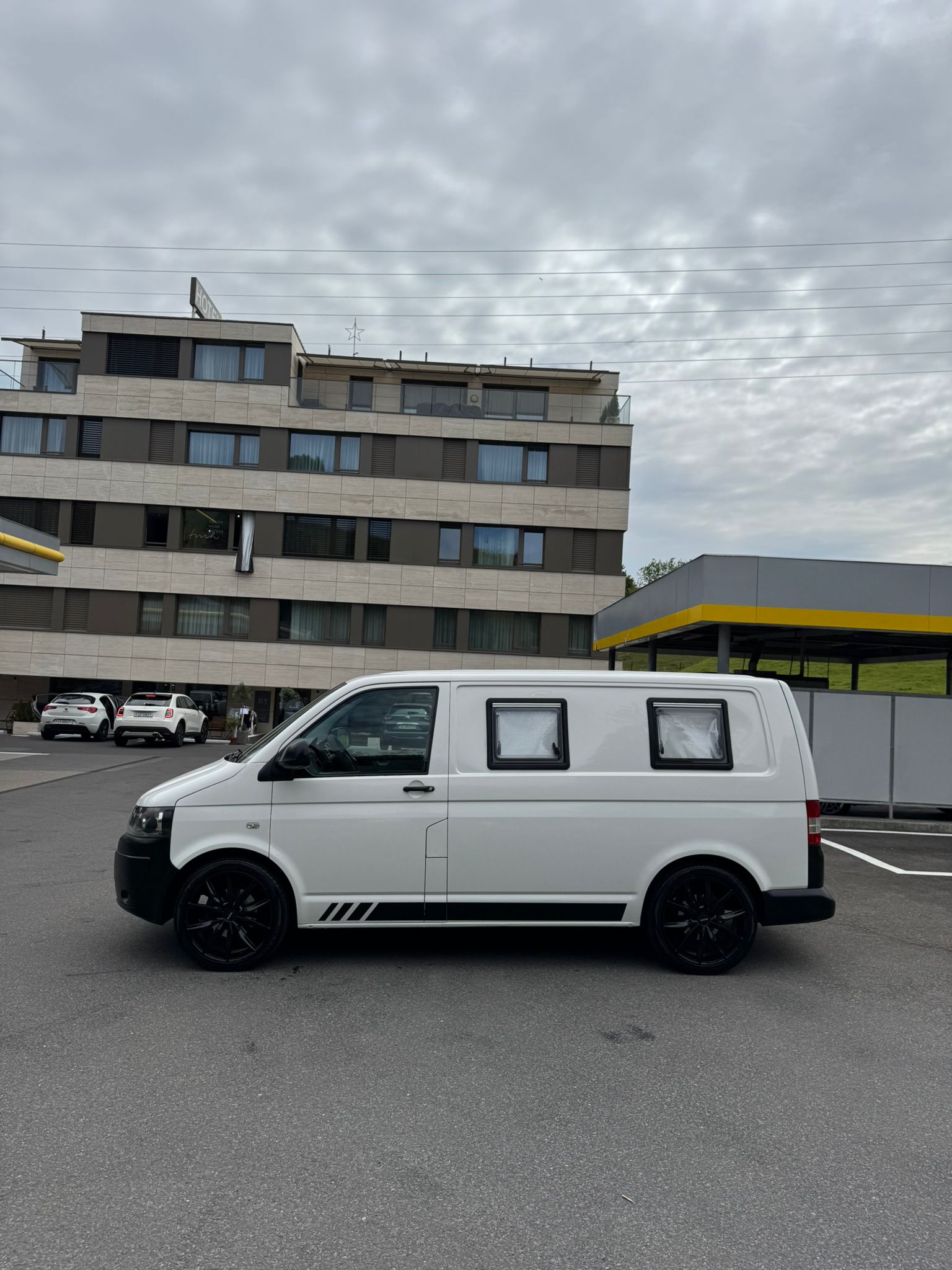 VW T5 2.0 TDI Camper-image-3