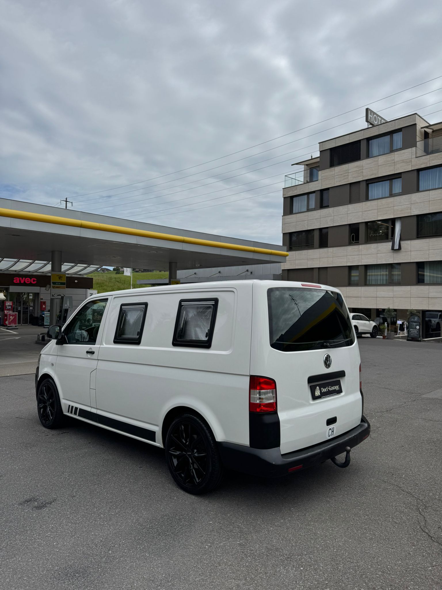 VW T5 2.0 TDI Camper-image-4