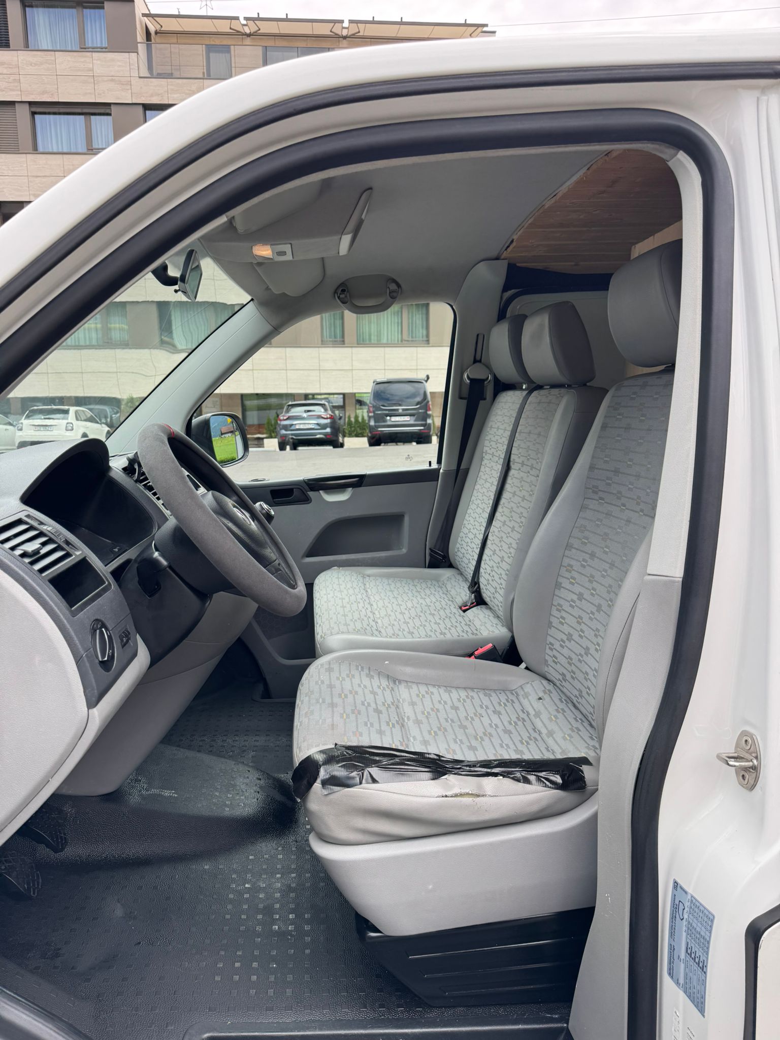 VW T5 2.0 TDI Camper-image-8