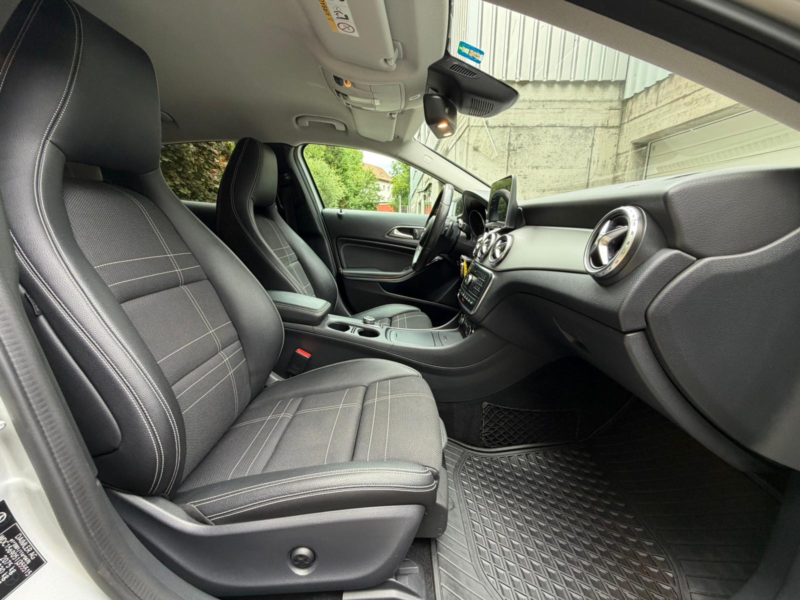 MERCEDES-BENZ GLA 220 d Urban 4Matic 7G-DCT-image-16