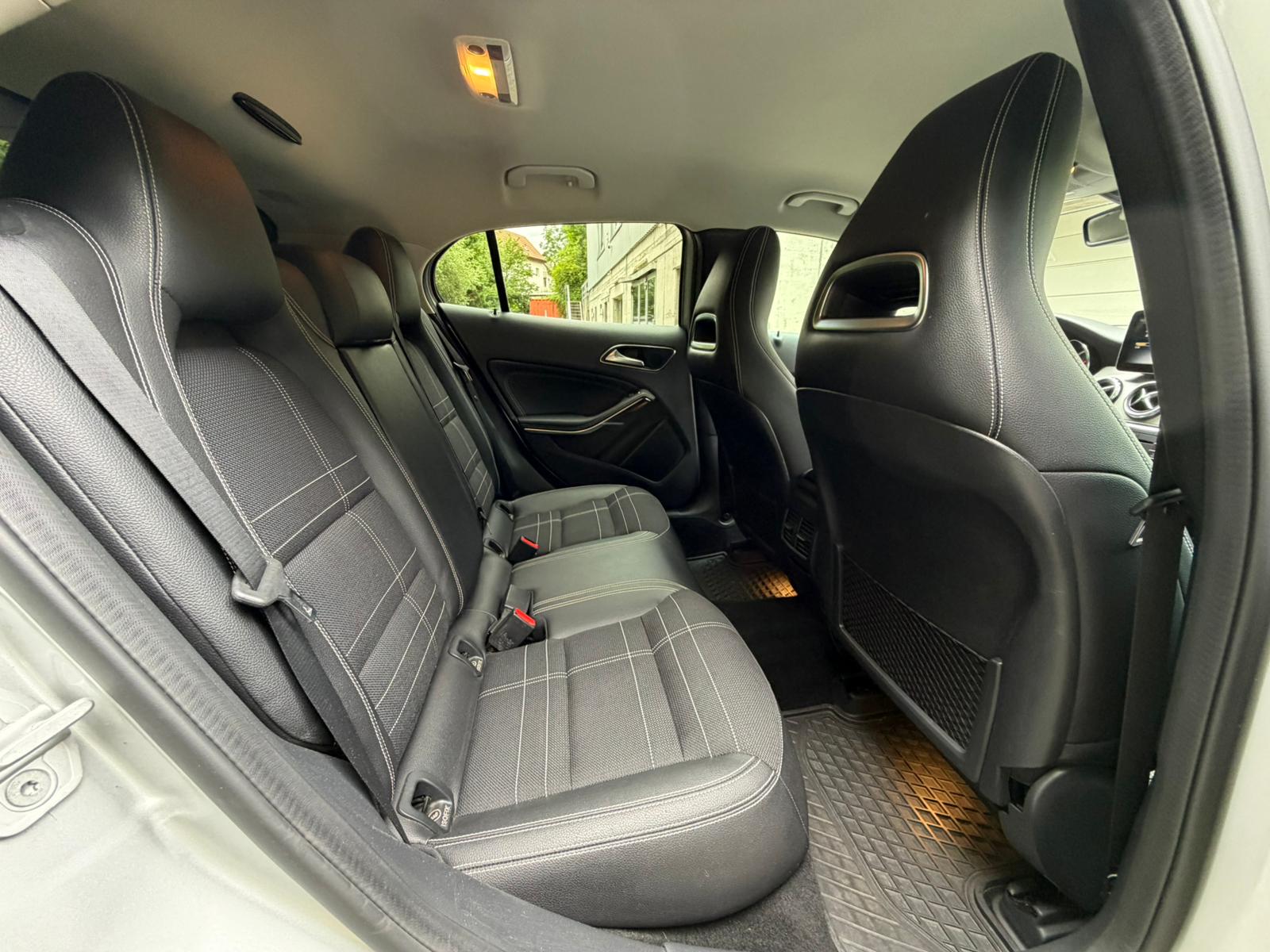 MERCEDES-BENZ GLA 220 d Urban 4Matic 7G-DCT-image-15