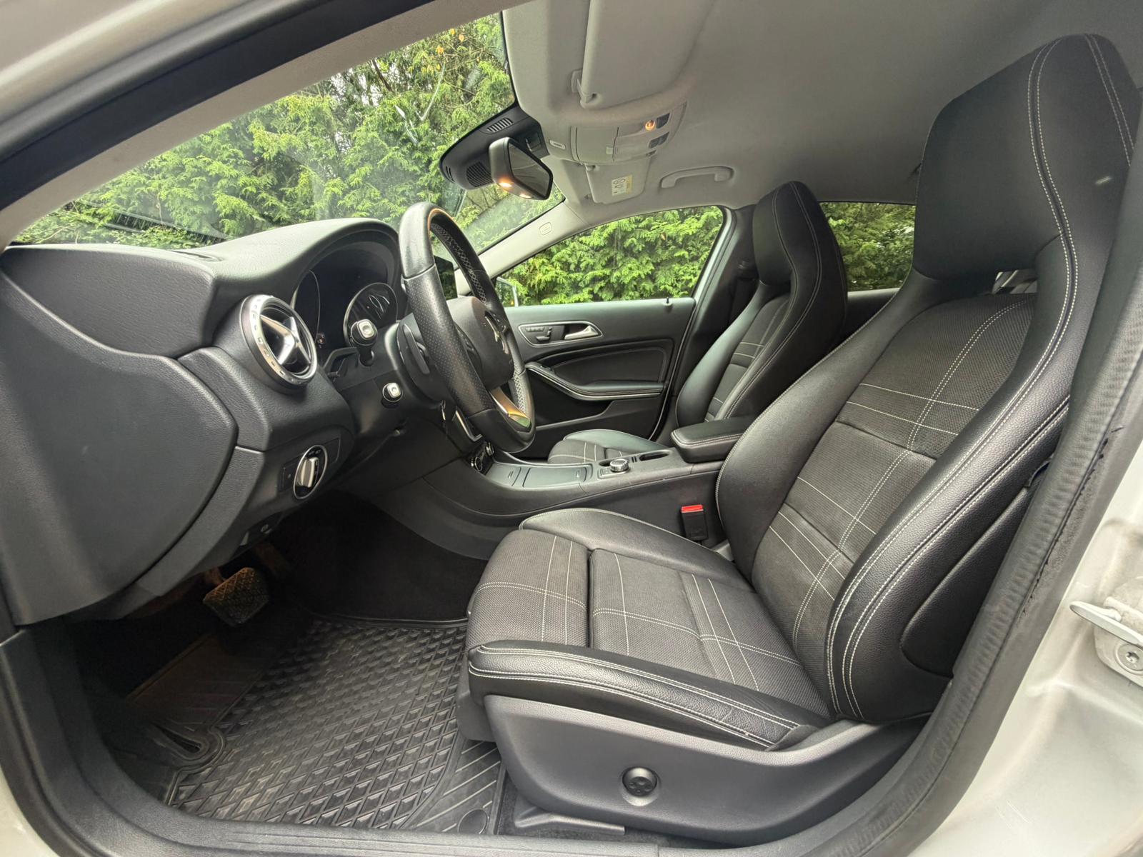 MERCEDES-BENZ GLA 220 d Urban 4Matic 7G-DCT-image-10