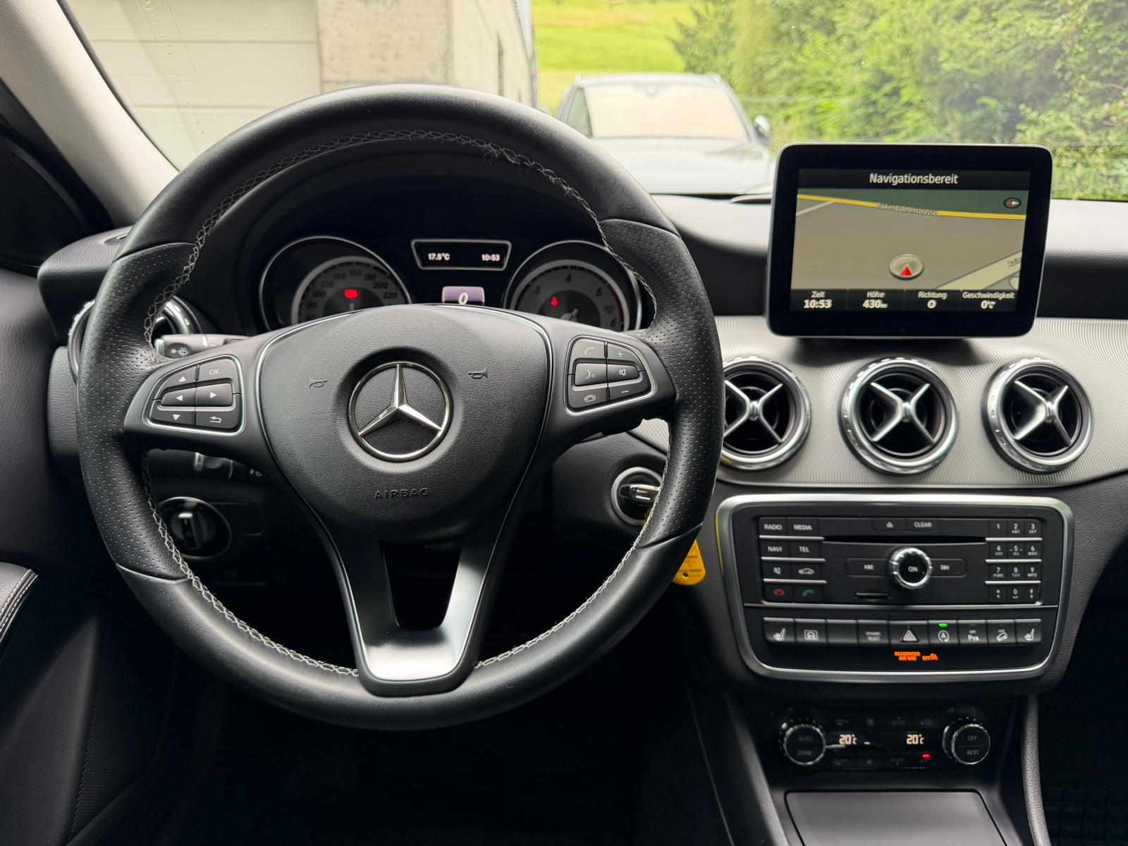 MERCEDES-BENZ GLA 220 d Urban 4Matic 7G-DCT-image-19