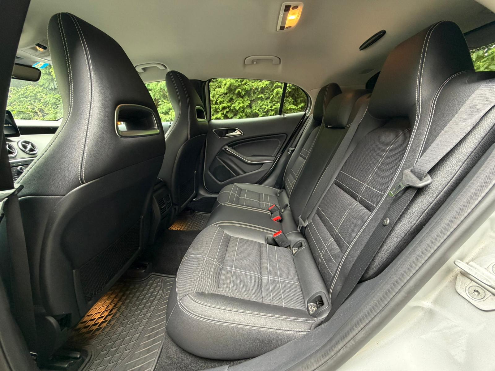 MERCEDES-BENZ GLA 220 d Urban 4Matic 7G-DCT-image-13