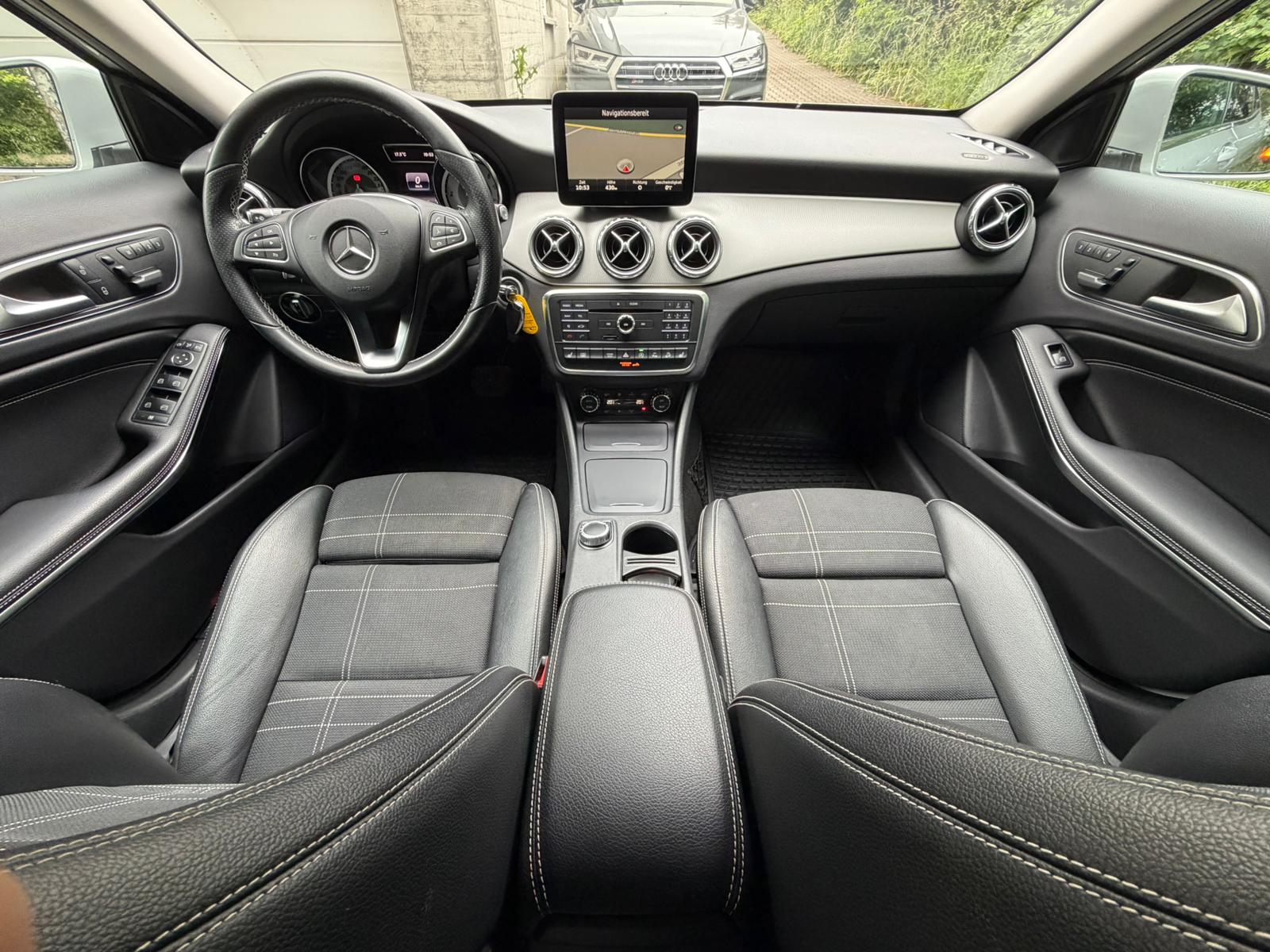 MERCEDES-BENZ GLA 220 d Urban 4Matic 7G-DCT-image-18