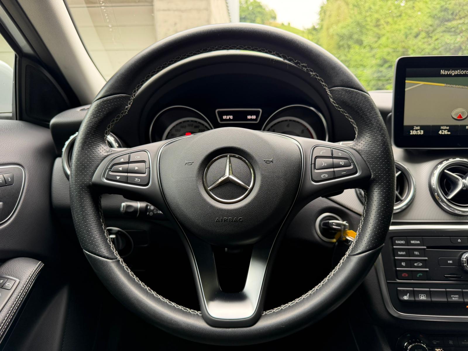 MERCEDES-BENZ GLA 220 d Urban 4Matic 7G-DCT-image-22