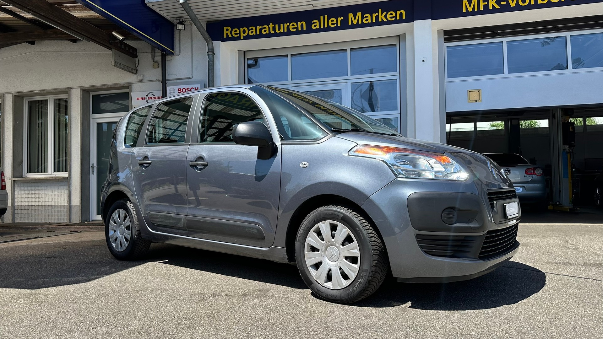 CITROEN C3 Picasso 1.4i 16V Attraction-image-2