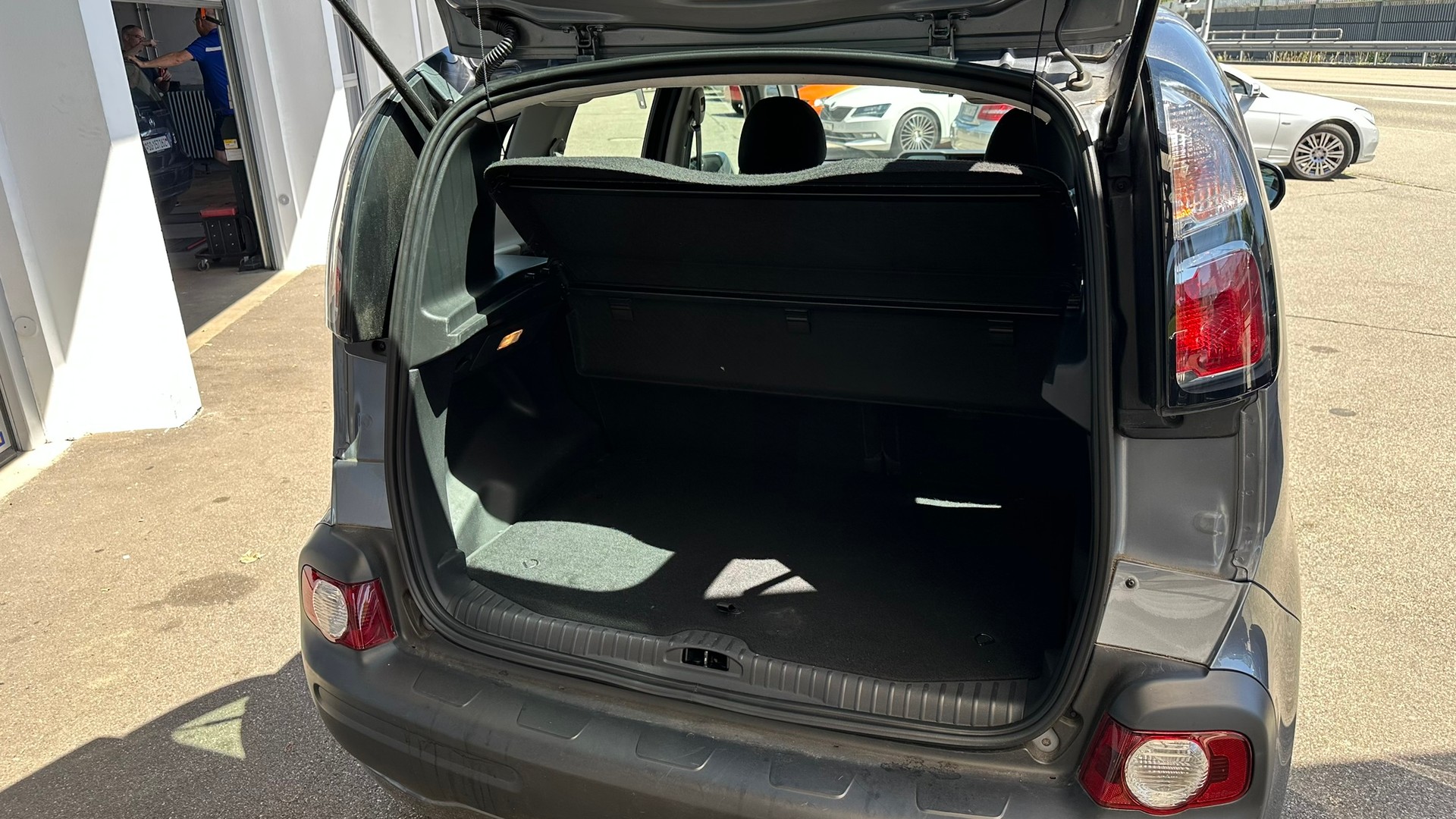 CITROEN C3 Picasso 1.4i 16V Attraction-image-9
