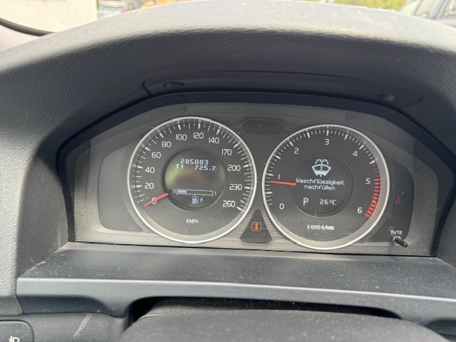 VOLVO V60 D3 Geartronic-image-1
