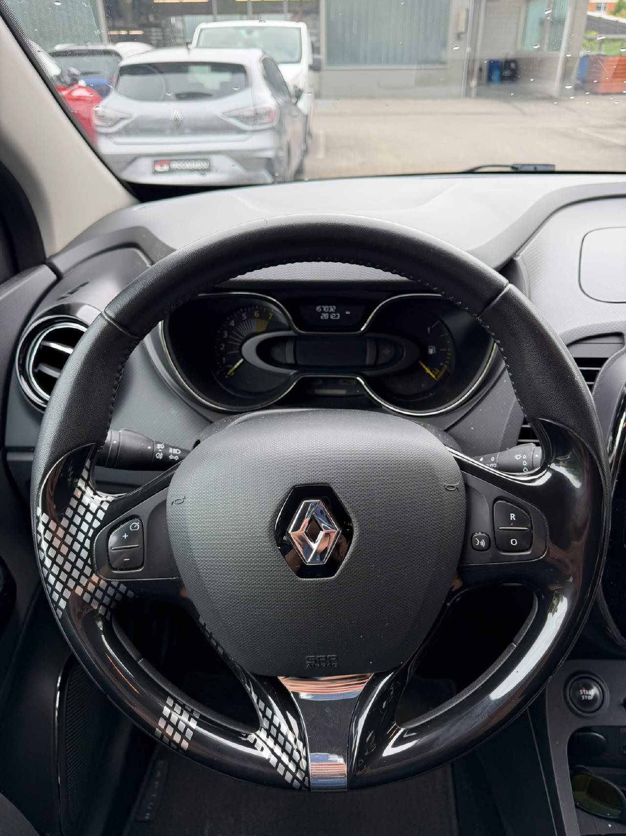 RENAULT Captur 1.2 TCe Dynamique EDC-image-9