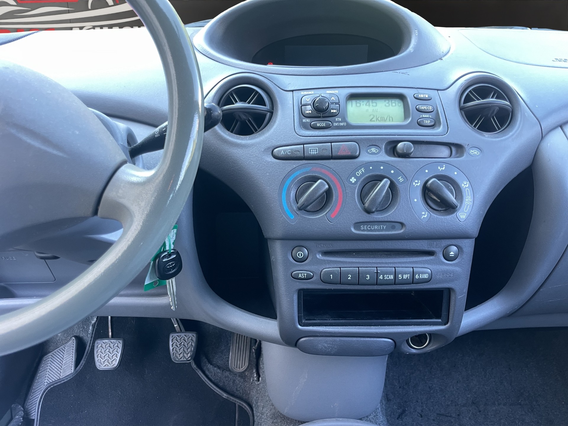 TOYOTA Yaris 1.0 Linea Sol-image-10