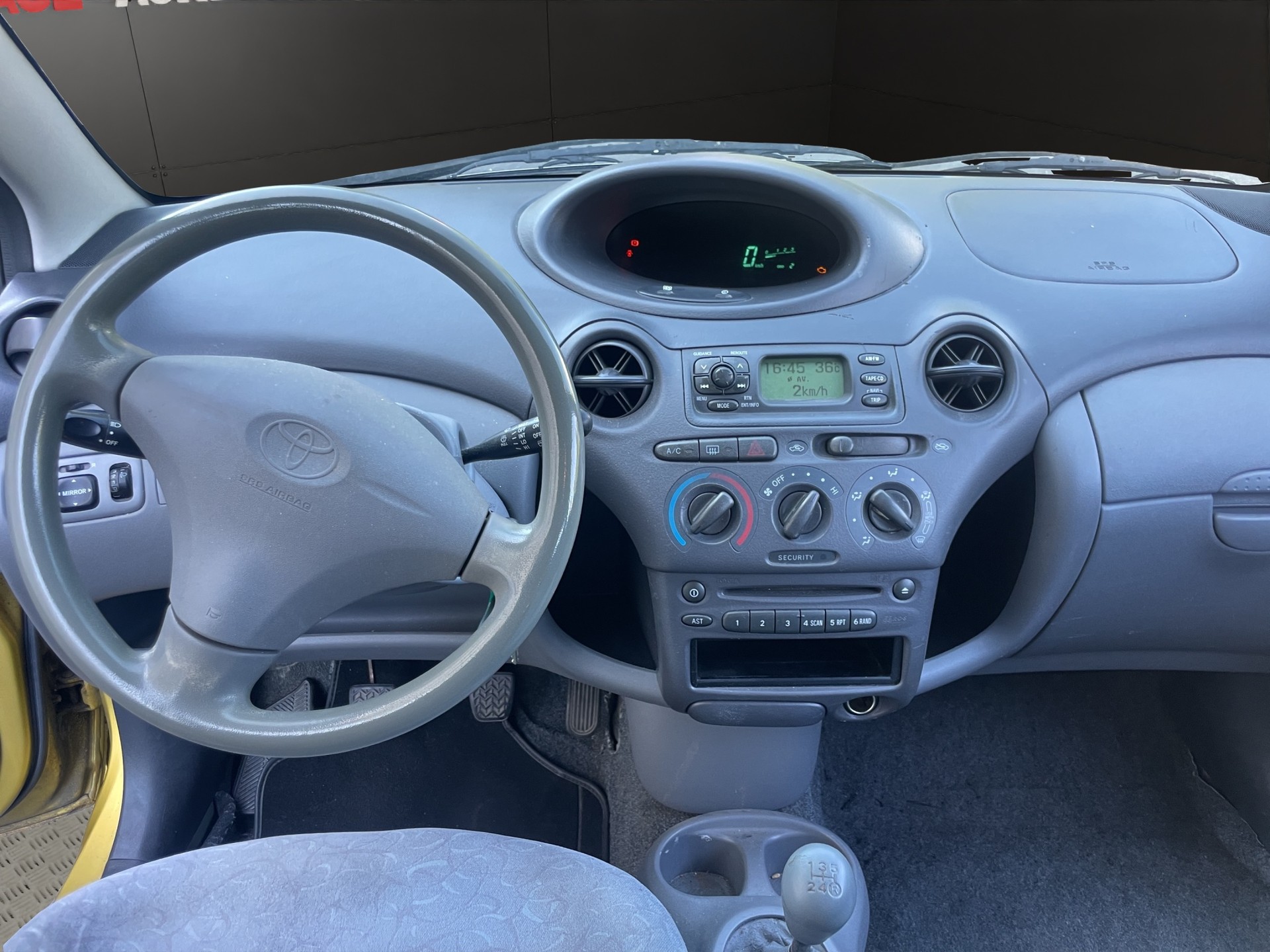 TOYOTA Yaris 1.0 Linea Sol-image-9