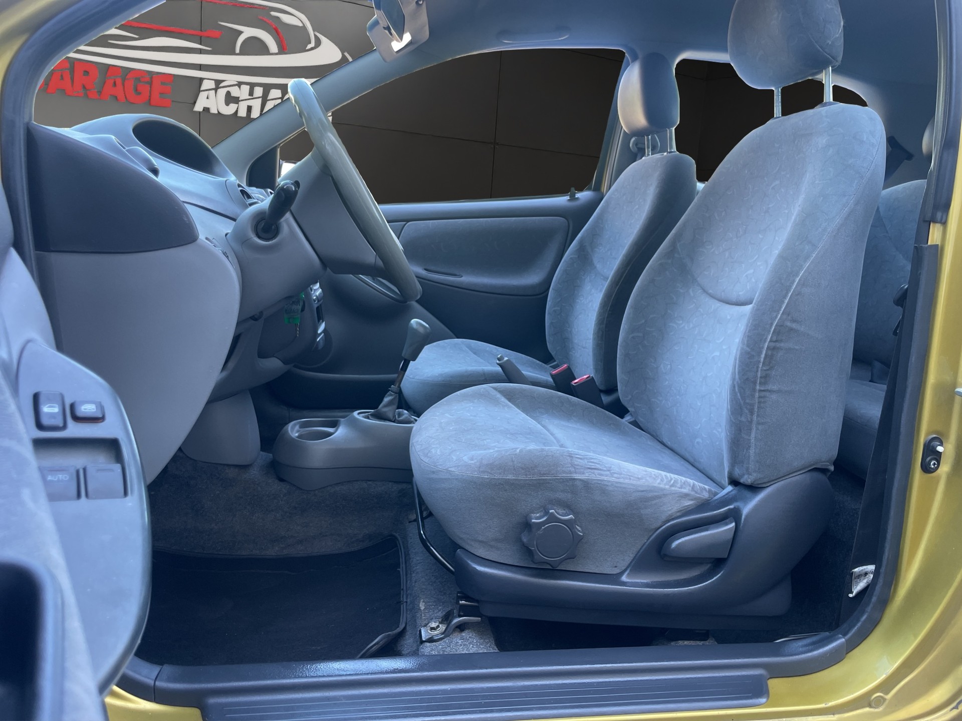 TOYOTA Yaris 1.0 Linea Sol-image-8