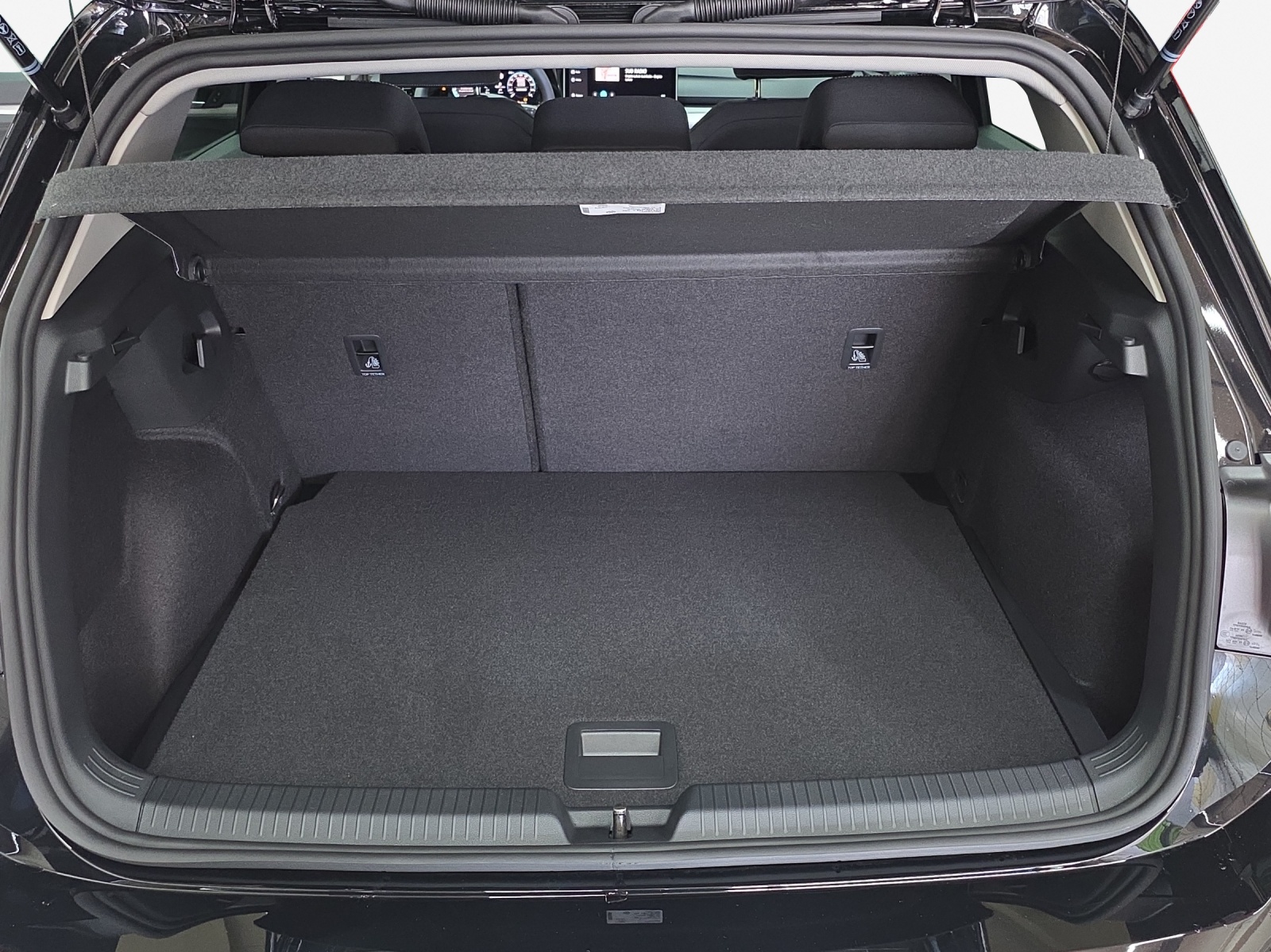 VW Golf 1.5 e TSI mHEV Value DSG-image-12