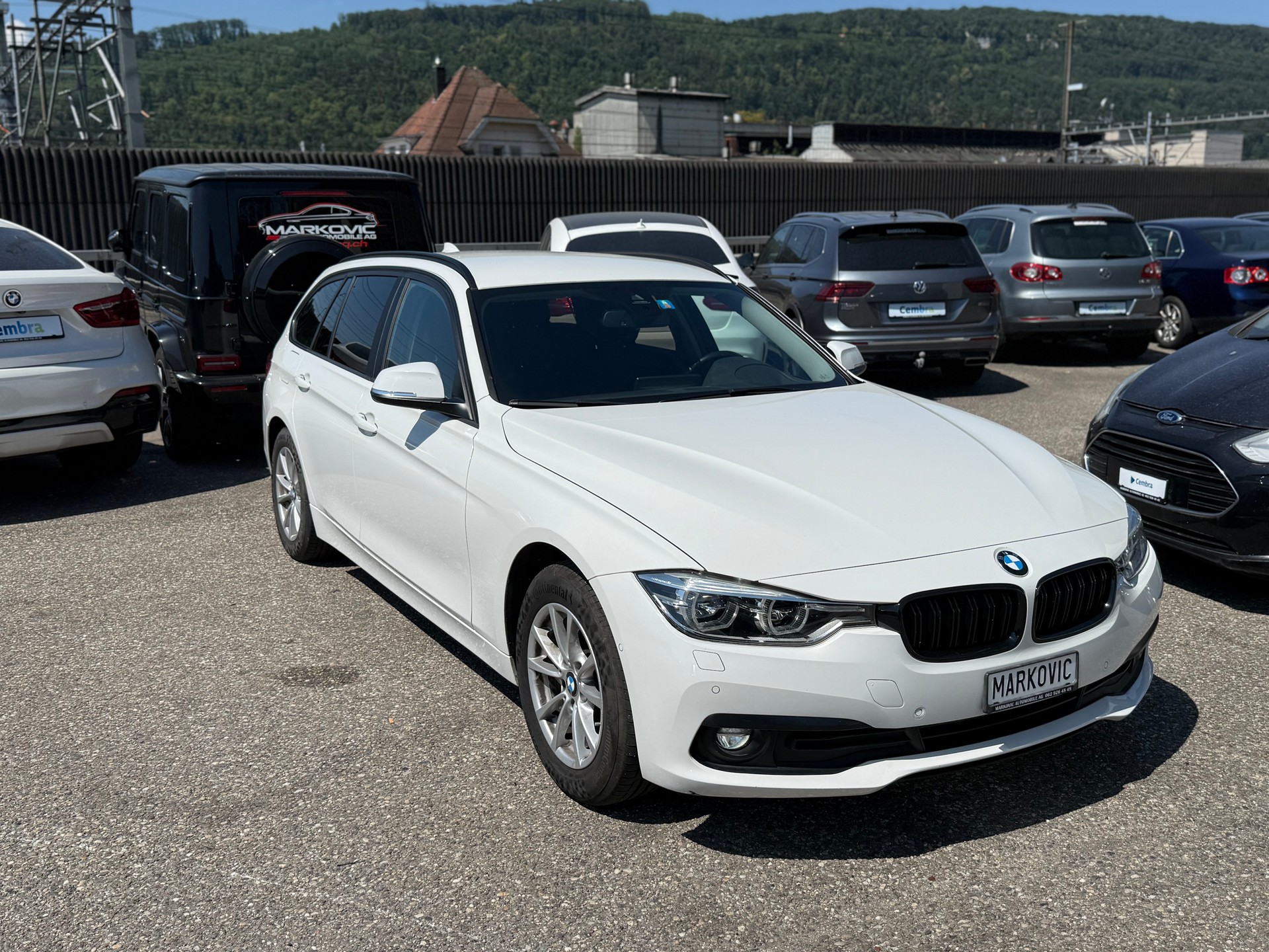 BMW 320d xDrive Touring Edition Sport Line Steptronic-image-2
