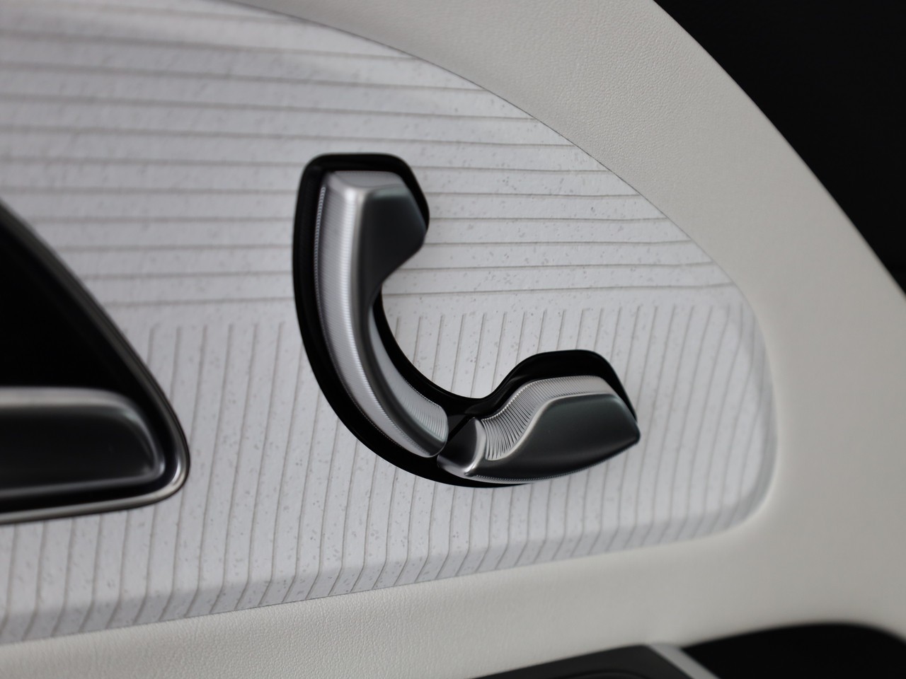 MERCEDES-BENZ GLB 220 4Matic 8G-Tronic-image-18