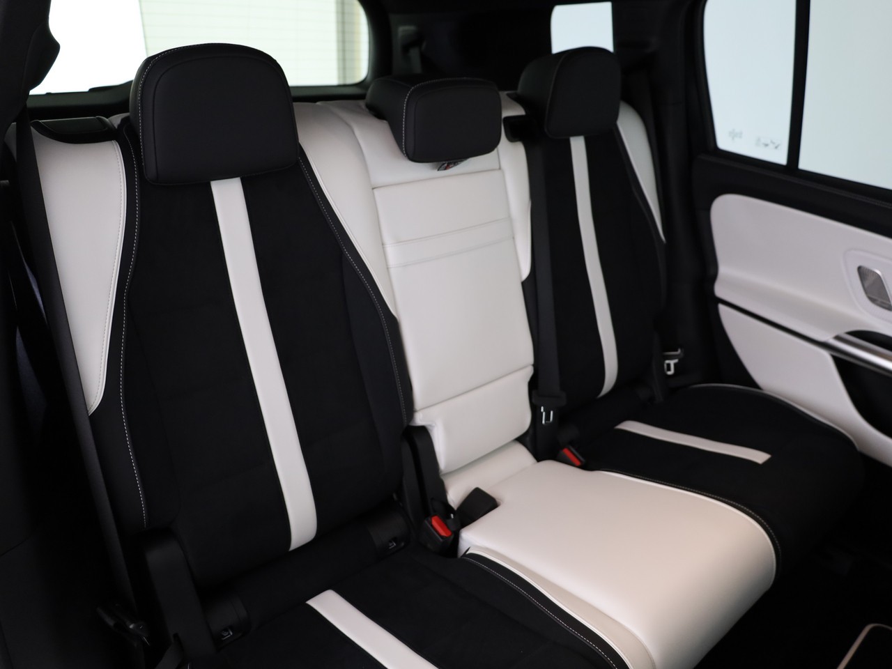 MERCEDES-BENZ GLB 220 4Matic 8G-Tronic-image-12