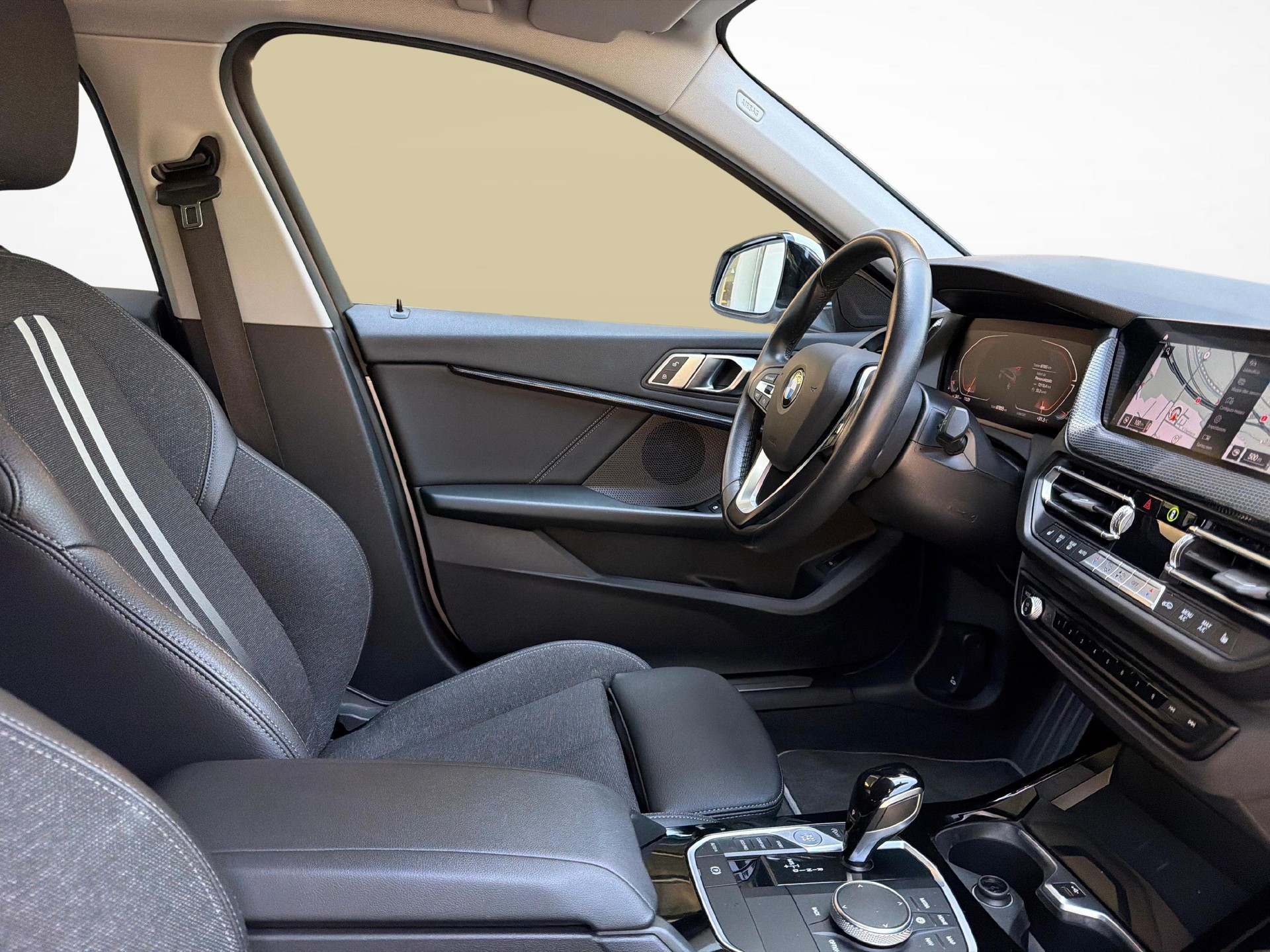 BMW 118i-image-18