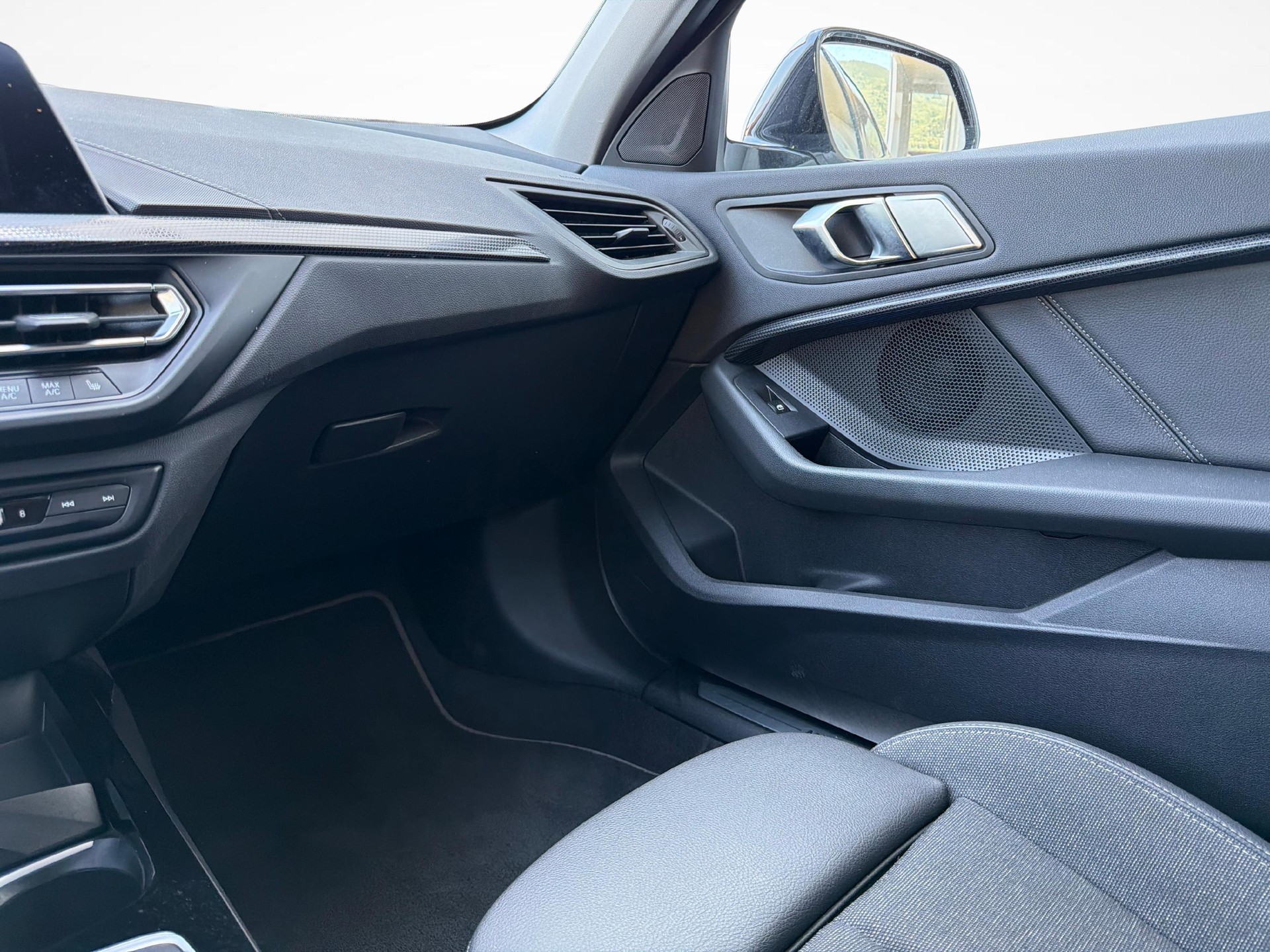 BMW 118i-image-17