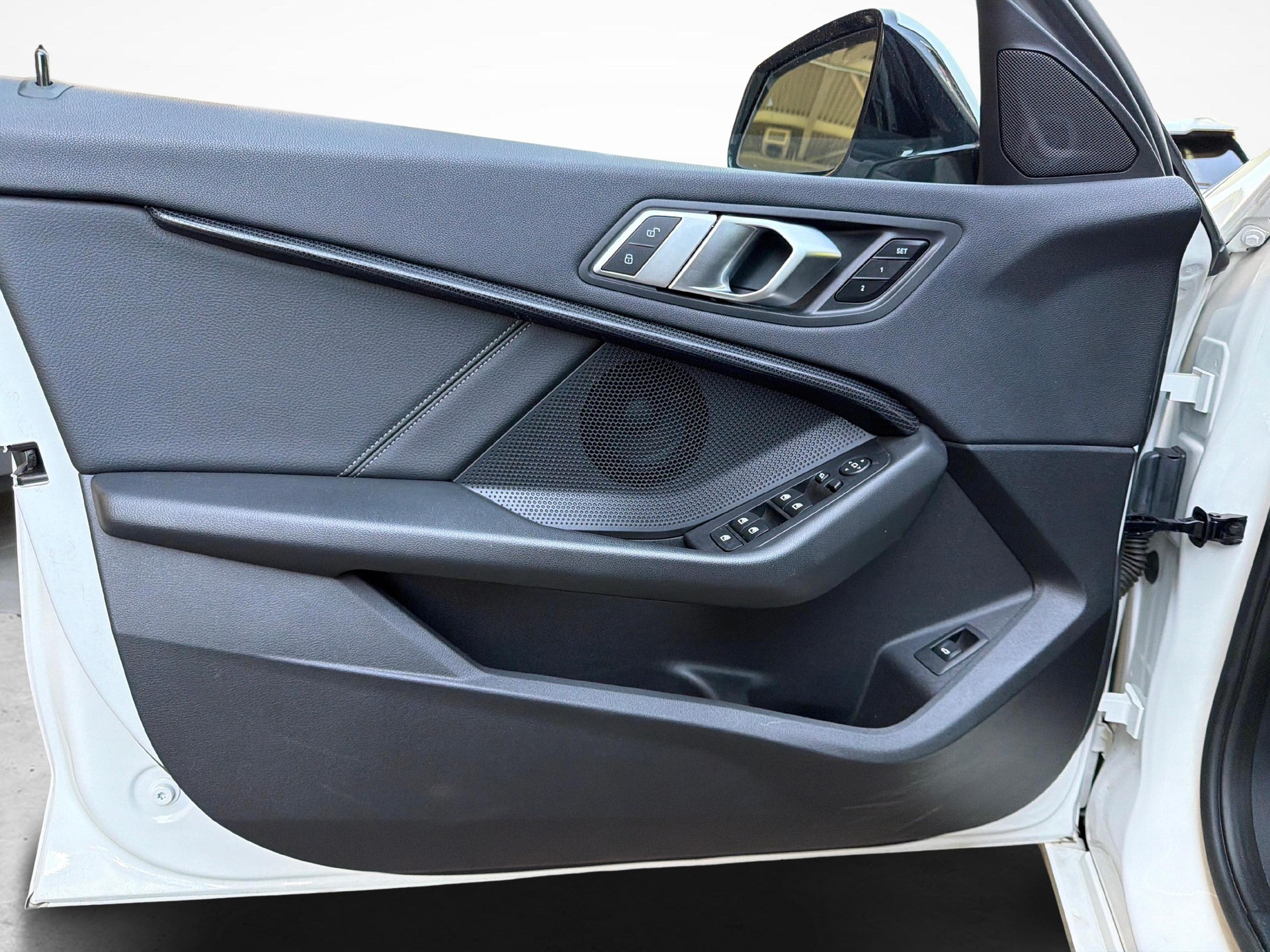 BMW 118i-image-12