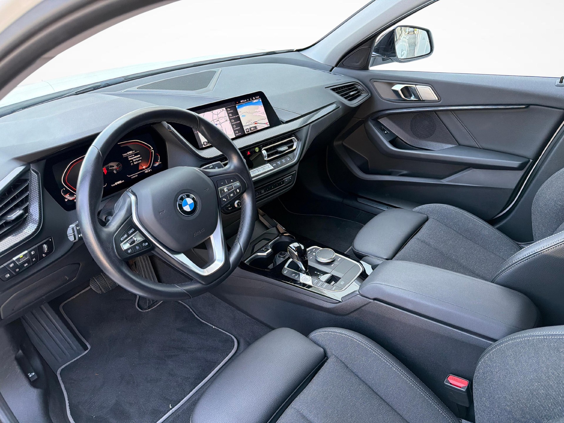 BMW 118i-image-10