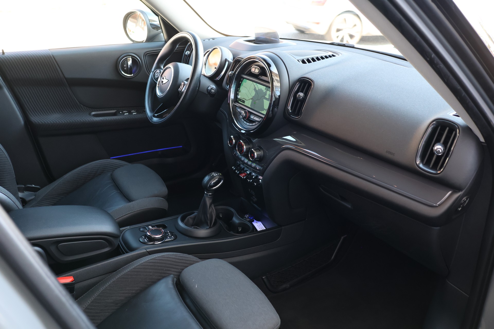 MINI Countryman Cooper FWD Steptronic-image-16