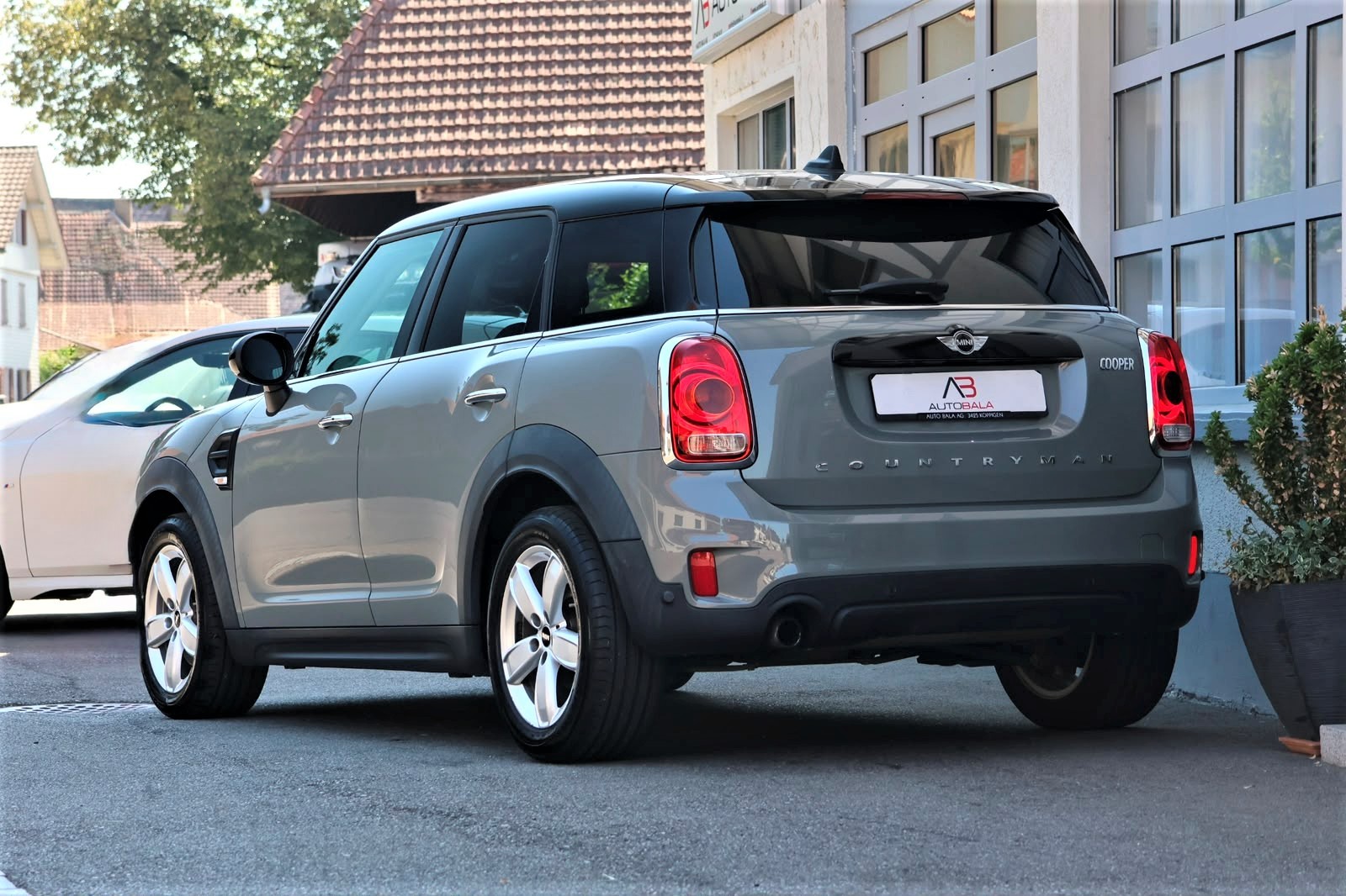 MINI Countryman Cooper FWD Steptronic-image-2