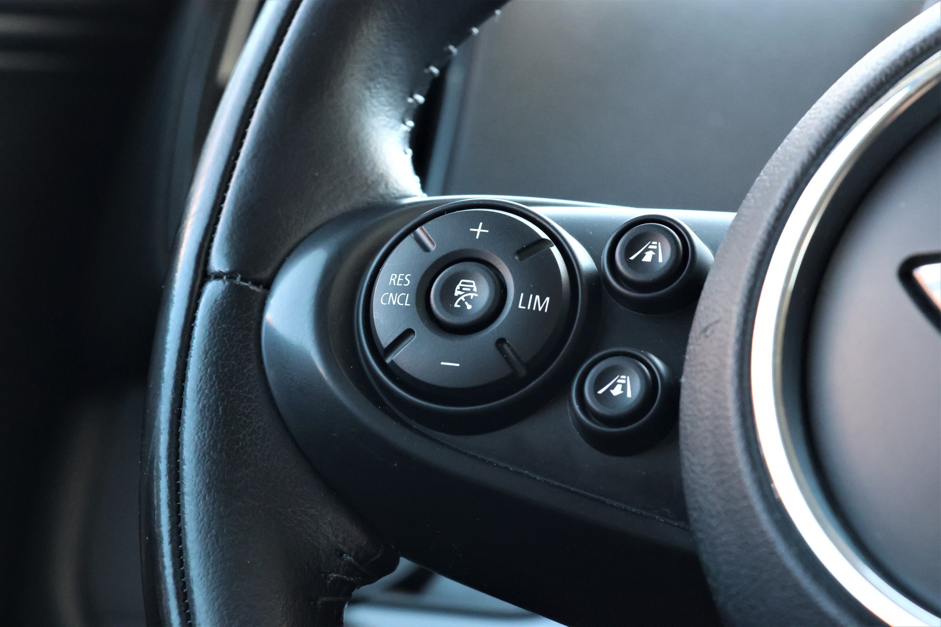 MINI Countryman Cooper FWD Steptronic-image-15