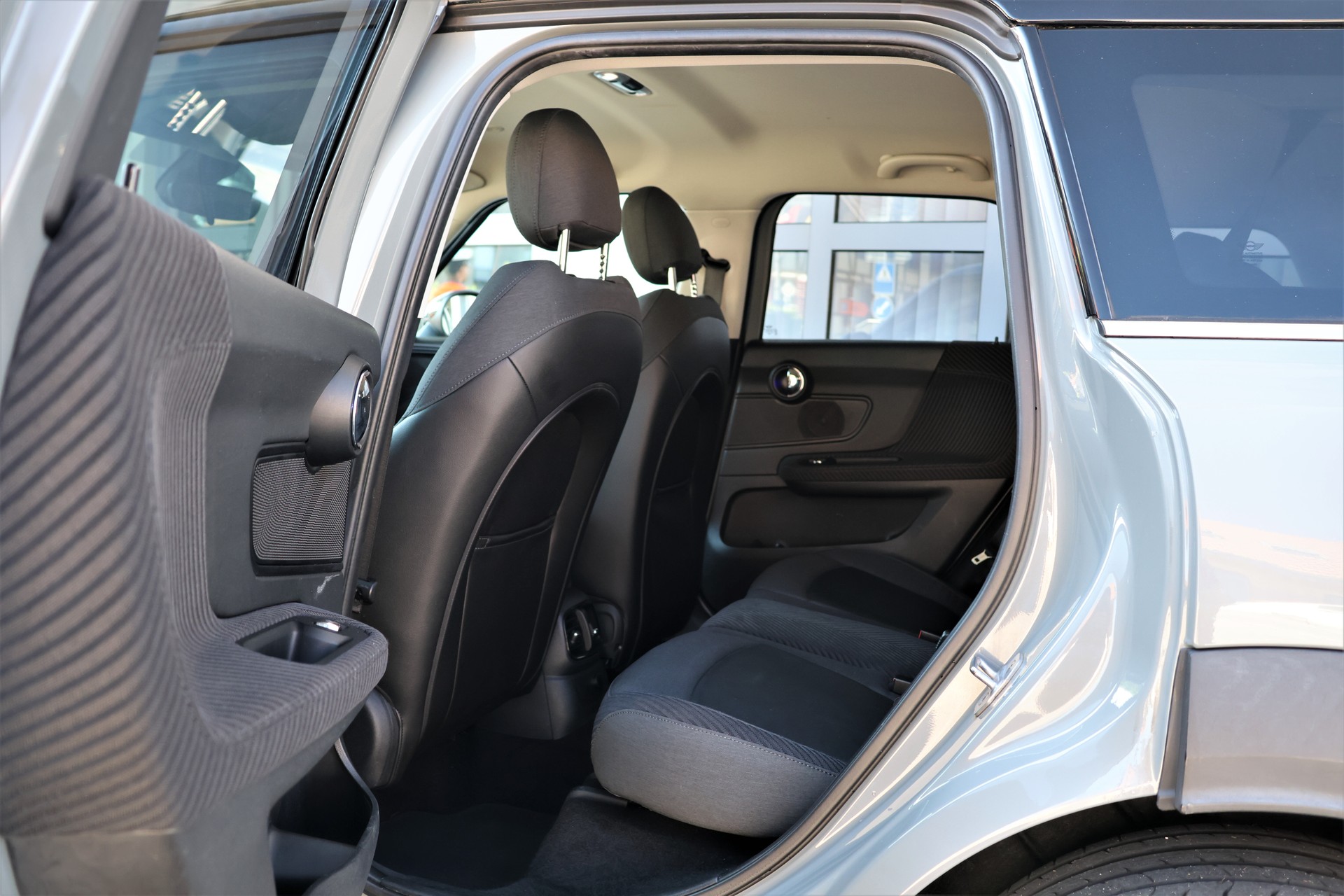 MINI Countryman Cooper FWD Steptronic-image-11