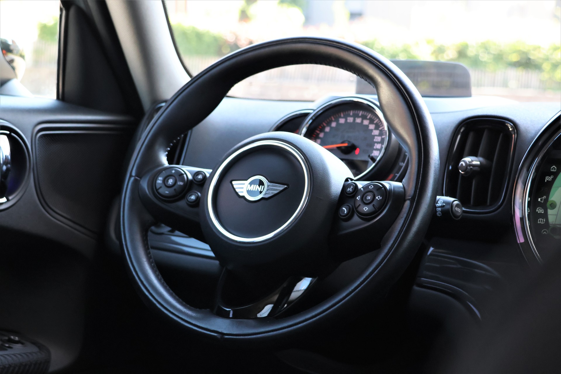 MINI Countryman Cooper FWD Steptronic-image-13