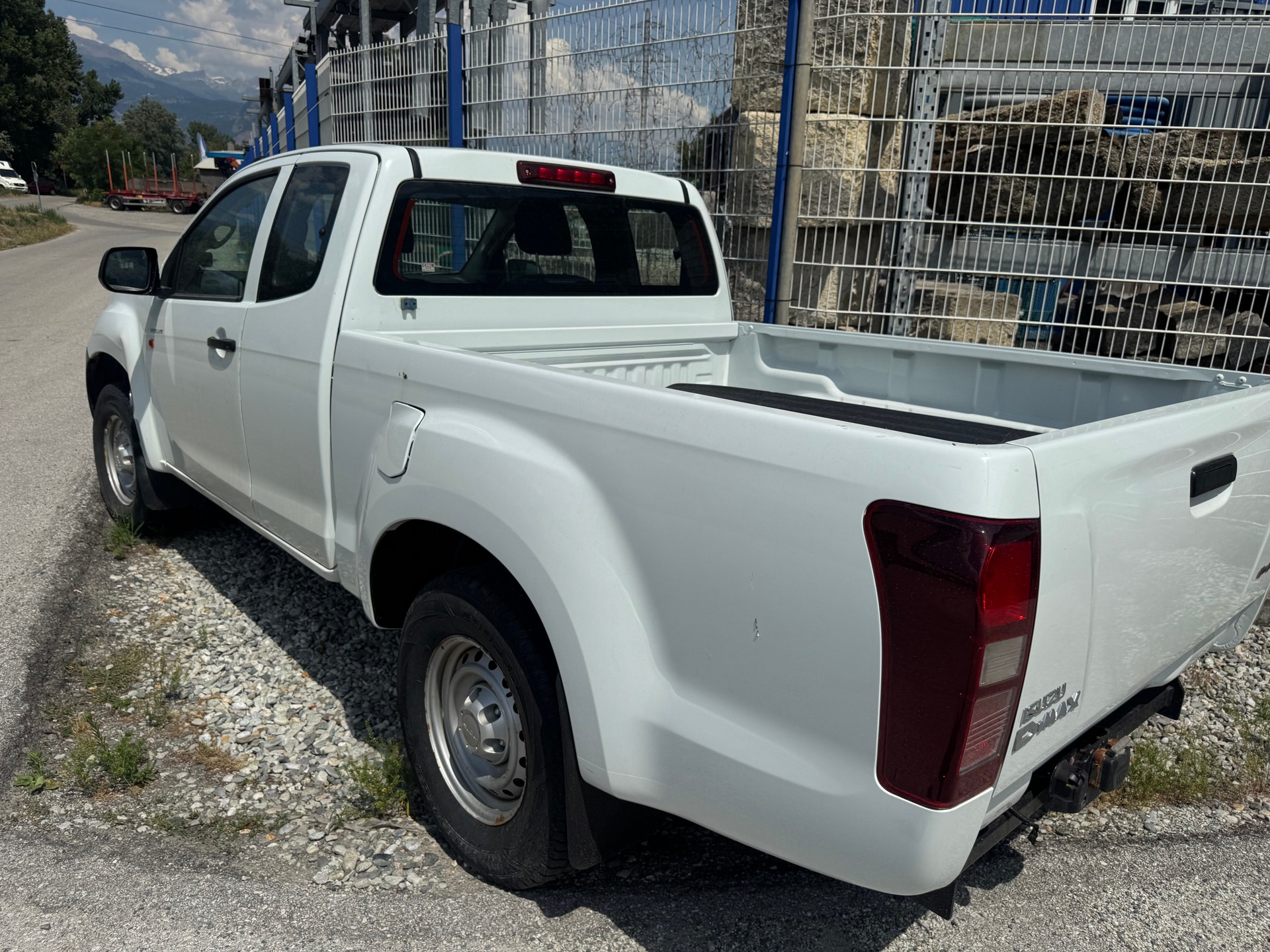 ISUZU D-MAX 2.5 SpaceCab Satellite 4x4-image-3