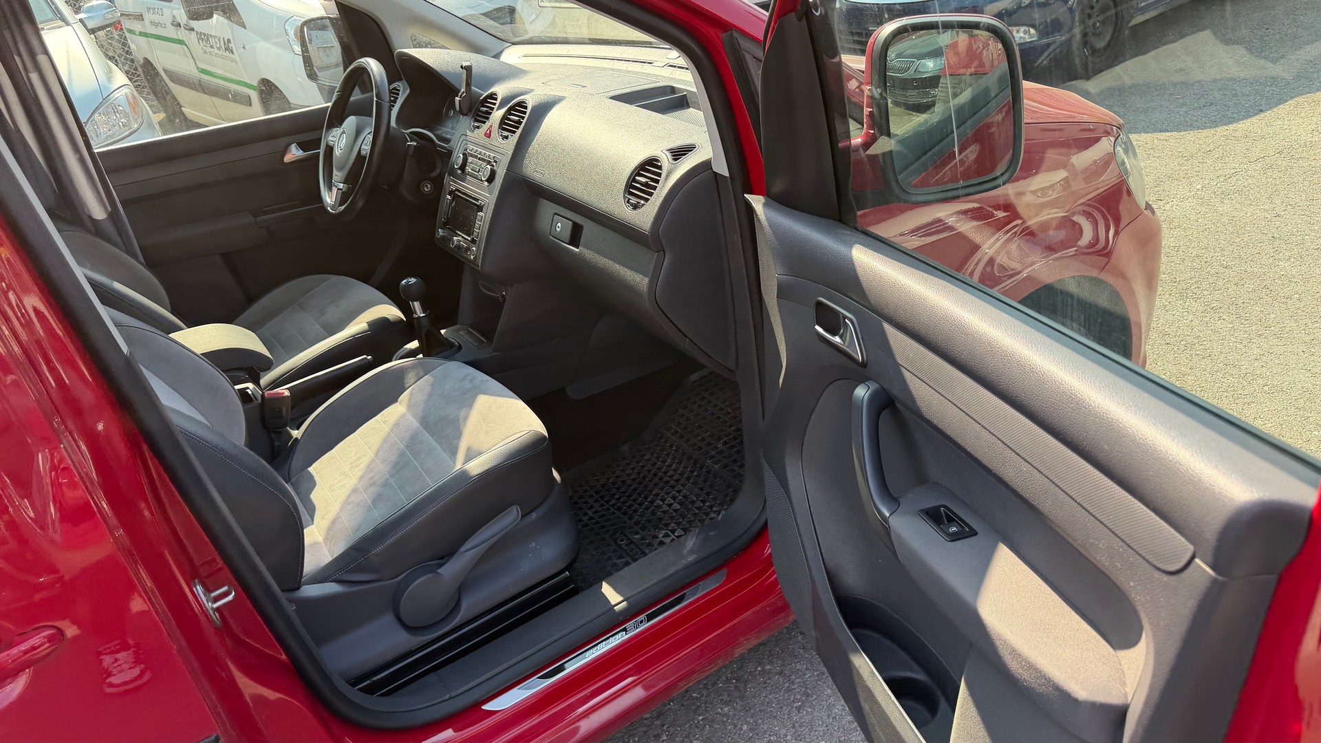 VW Caddy 2.0 TDI CR Trendline-image-4