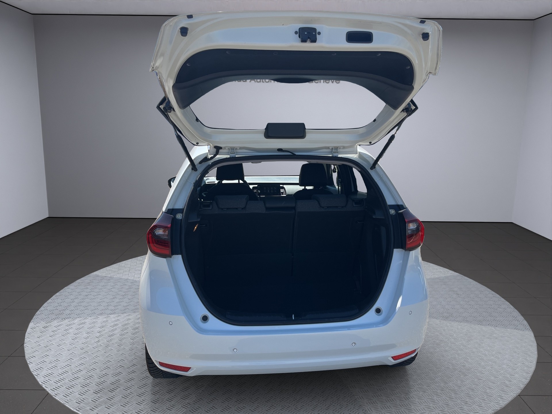 HONDA Jazz 1.5 i-MMD Executive-image-15