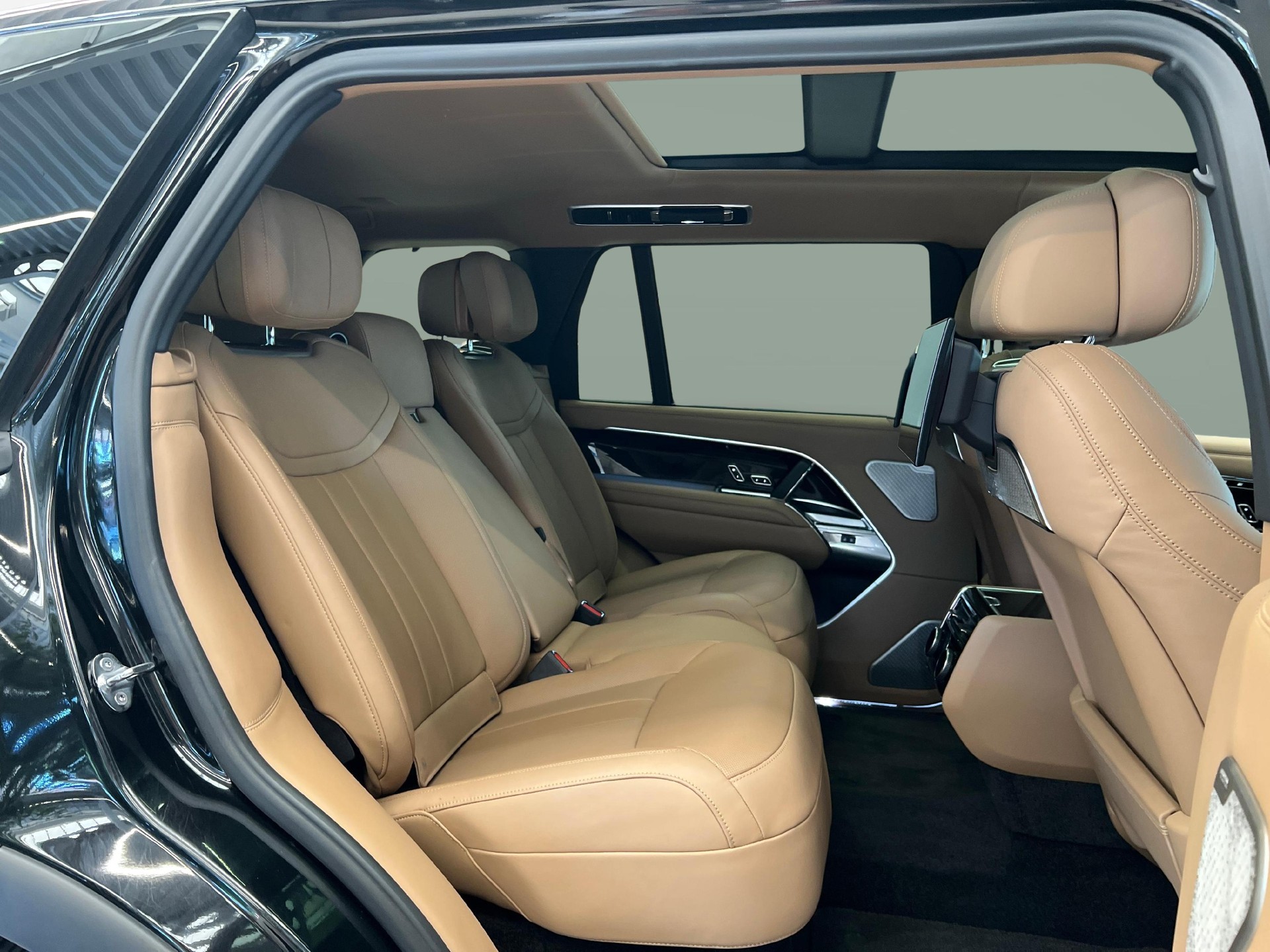 LAND ROVER Range Rover 3.0 I6 P460e Autobiography LWB-image-10