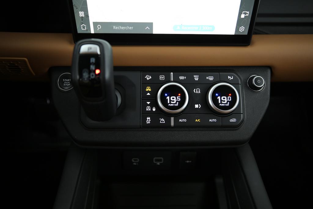 LAND ROVER Defender 110 2.0 P400e X-Dynamic HSE-image-8