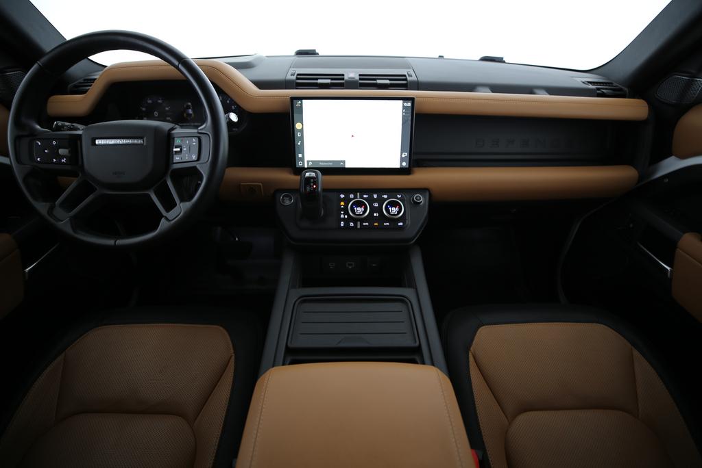 LAND ROVER Defender 110 2.0 P400e X-Dynamic HSE-image-4