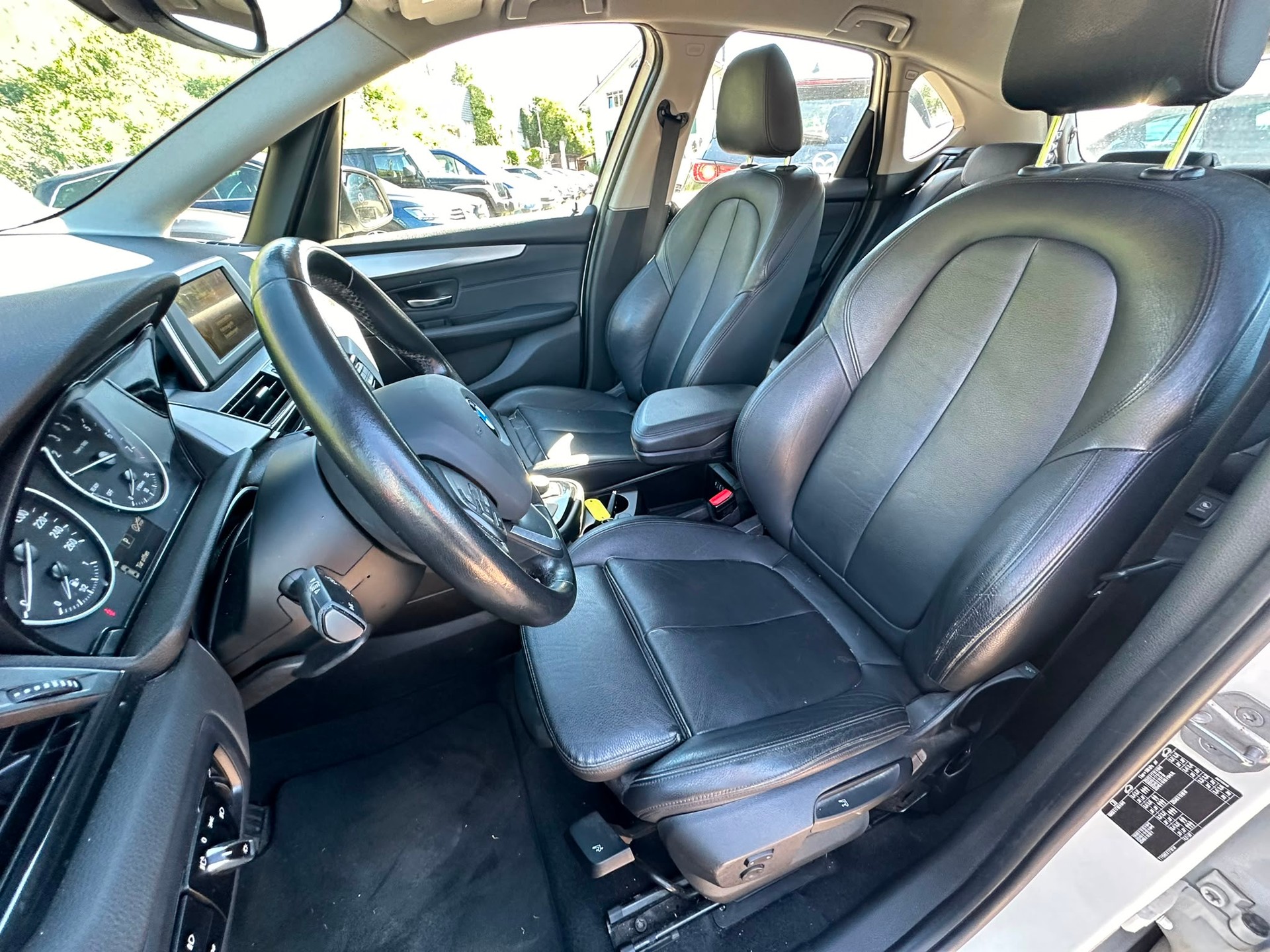 BMW 218i Active Tourer Steptronic-image-9