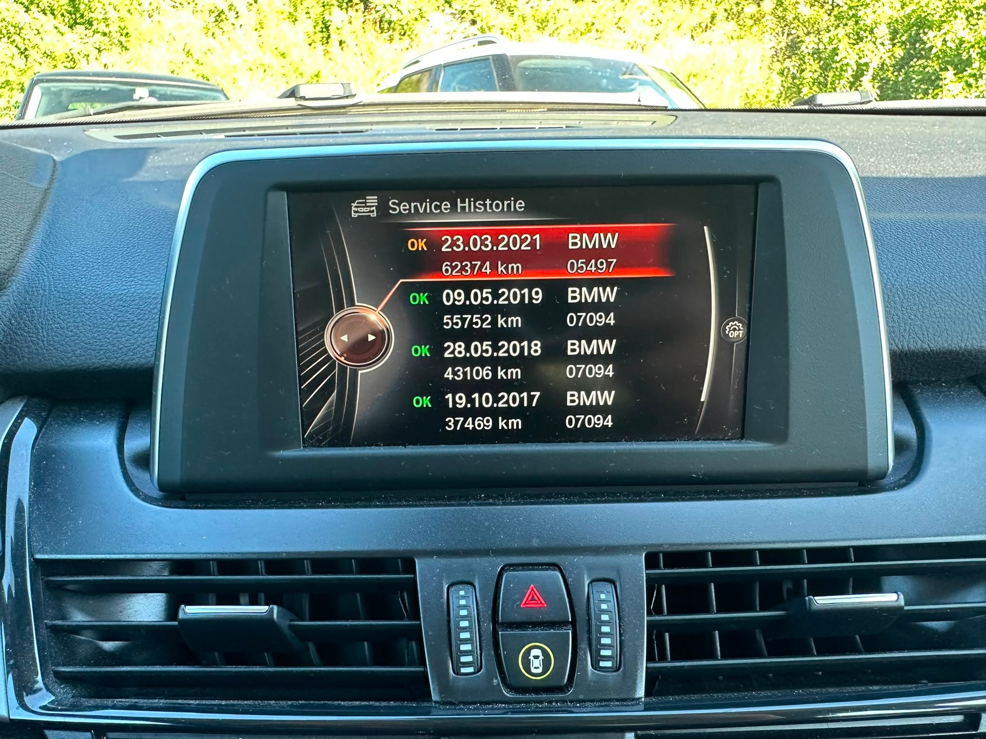 BMW 218i Active Tourer Steptronic-image-18