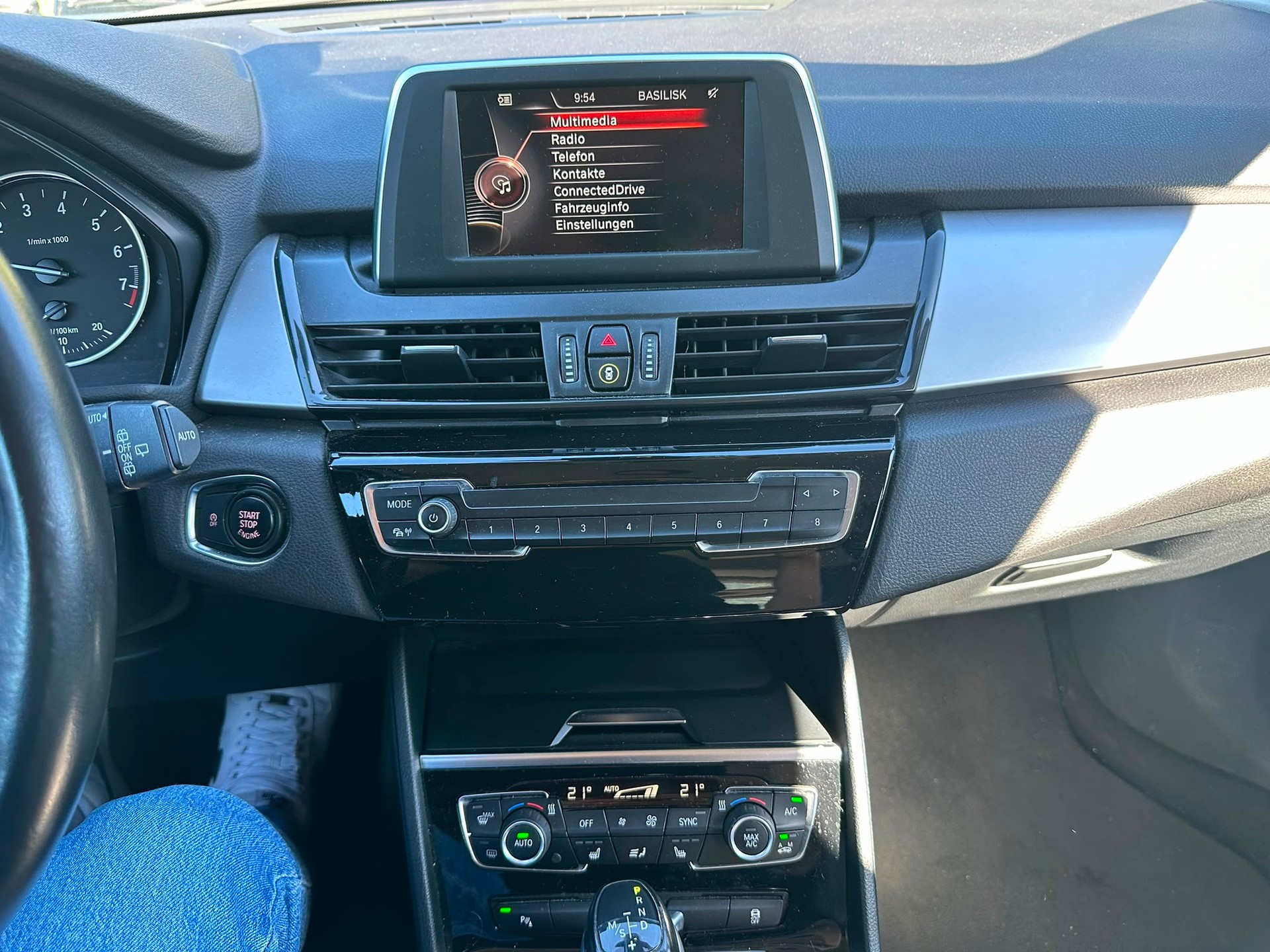BMW 218i Active Tourer Steptronic-image-15