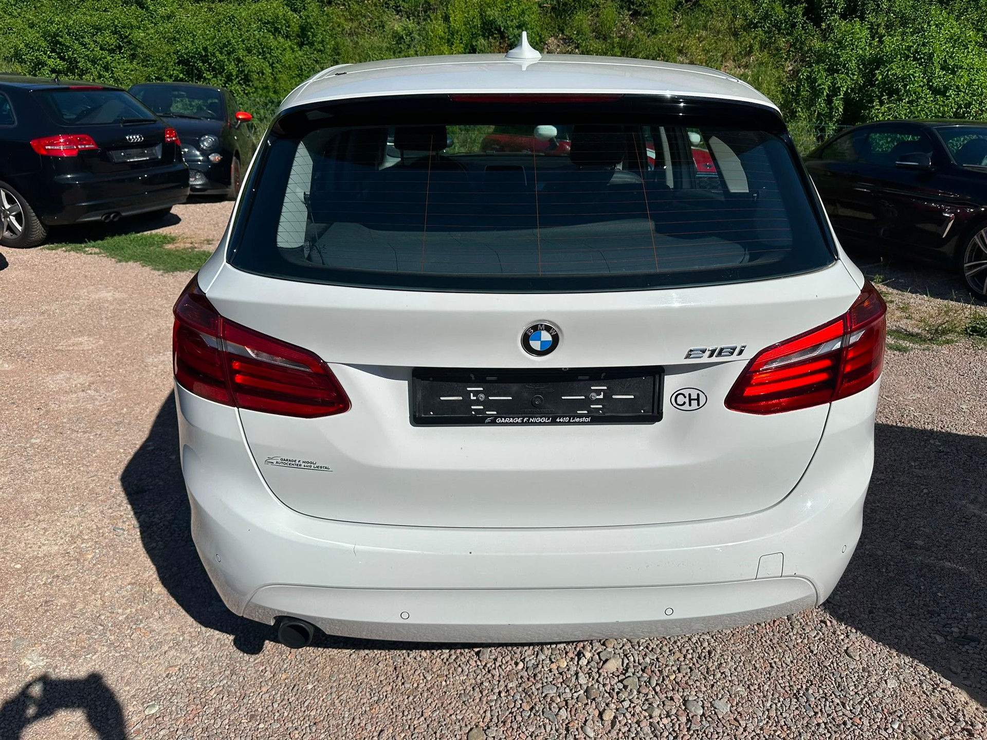 BMW 218i Active Tourer Steptronic-image-3