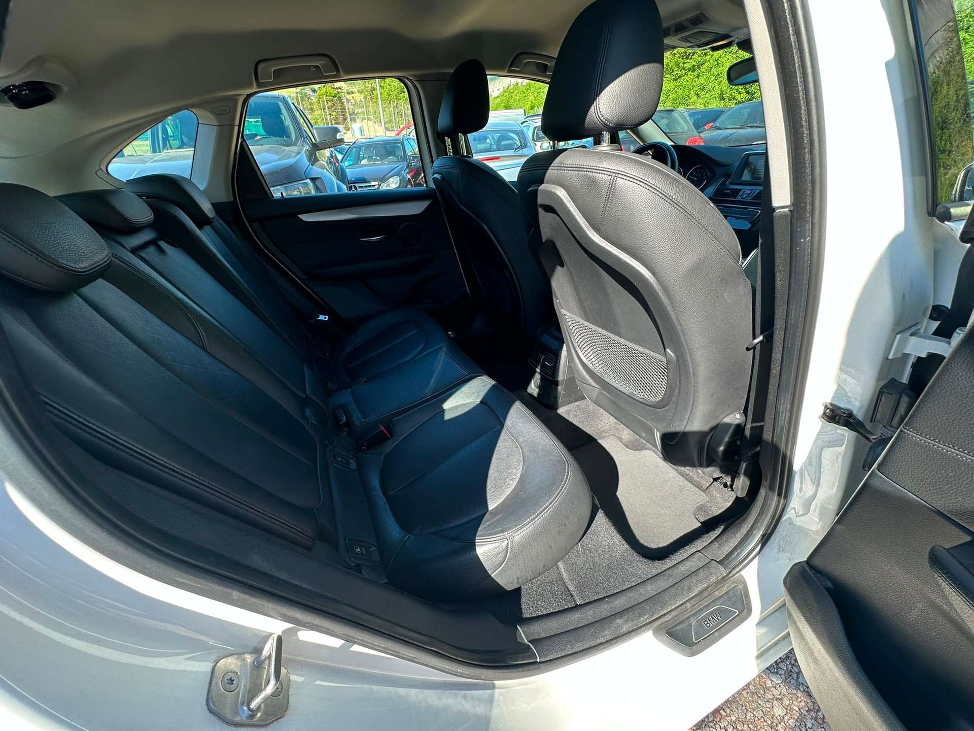 BMW 218i Active Tourer Steptronic-image-11