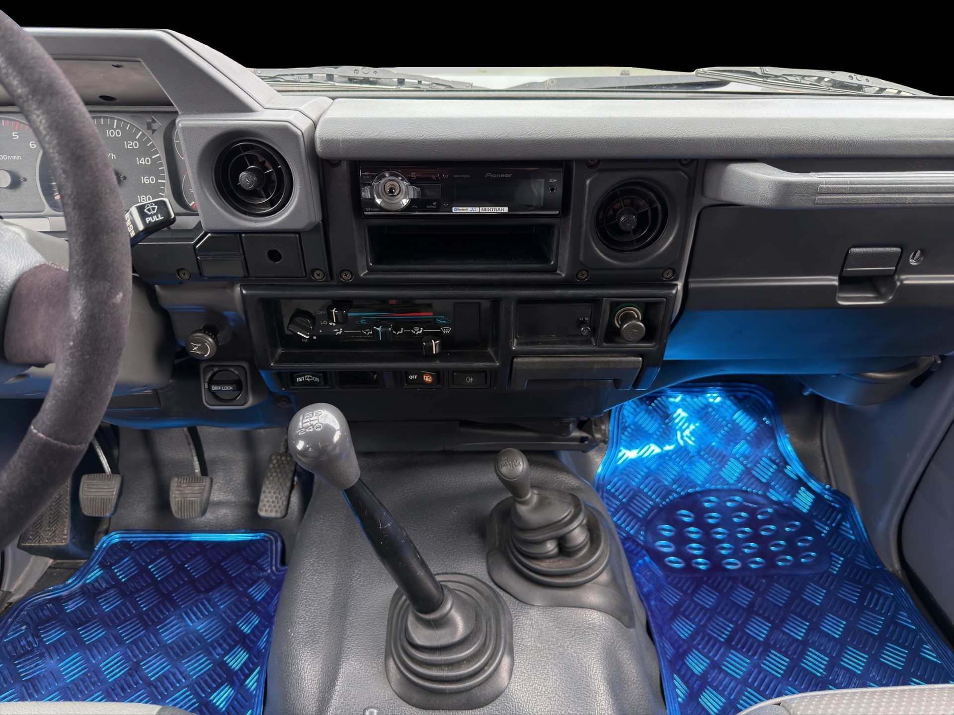 TOYOTA Land Cruiser 400 HdT 4.2 D-image-12