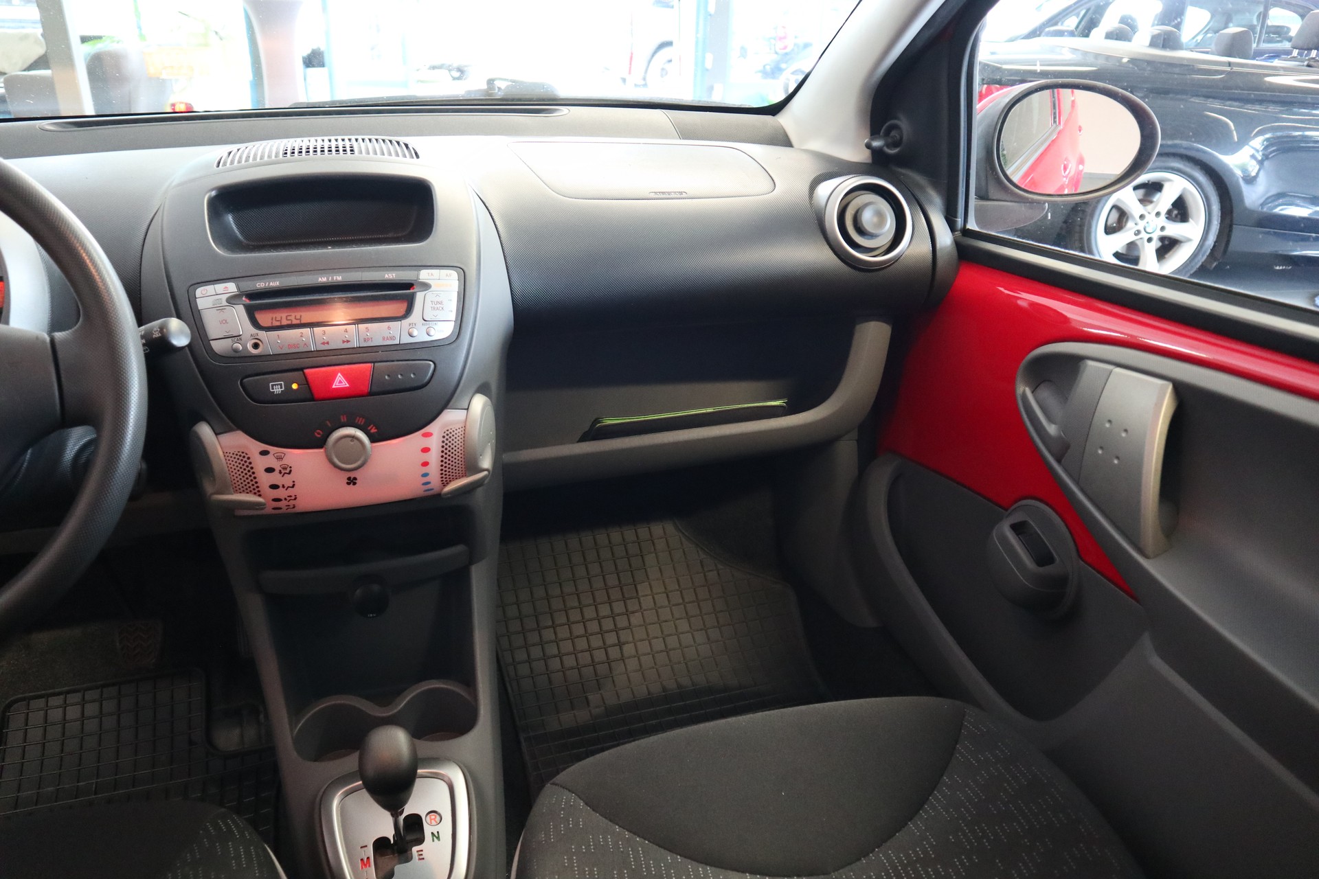 PEUGEOT 107 1.0 Trendy EGS-image-14